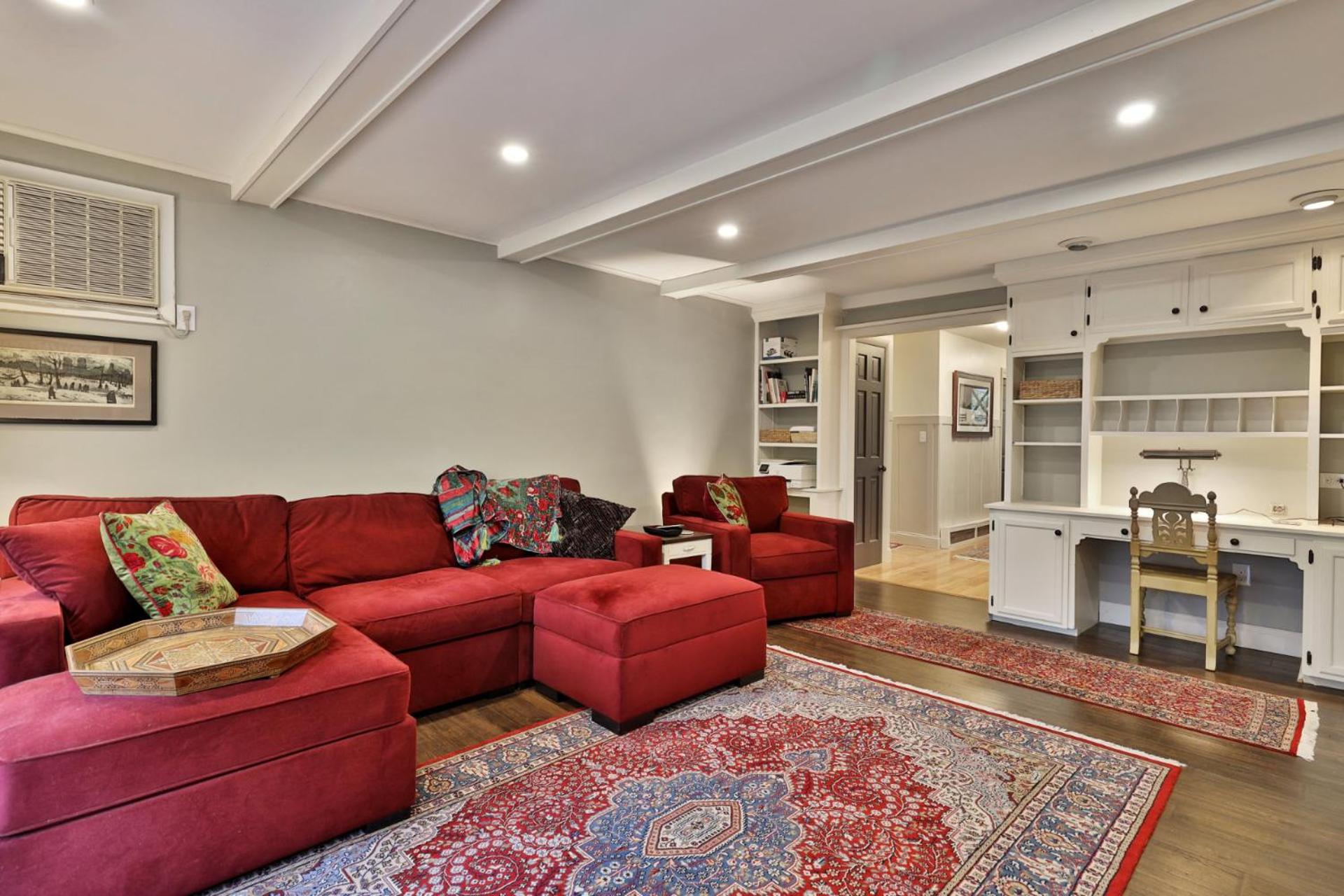 Susan Lane Hideaway - 4BR, 3BA Renovated Home, Close to Skiing and Town, Fireplace