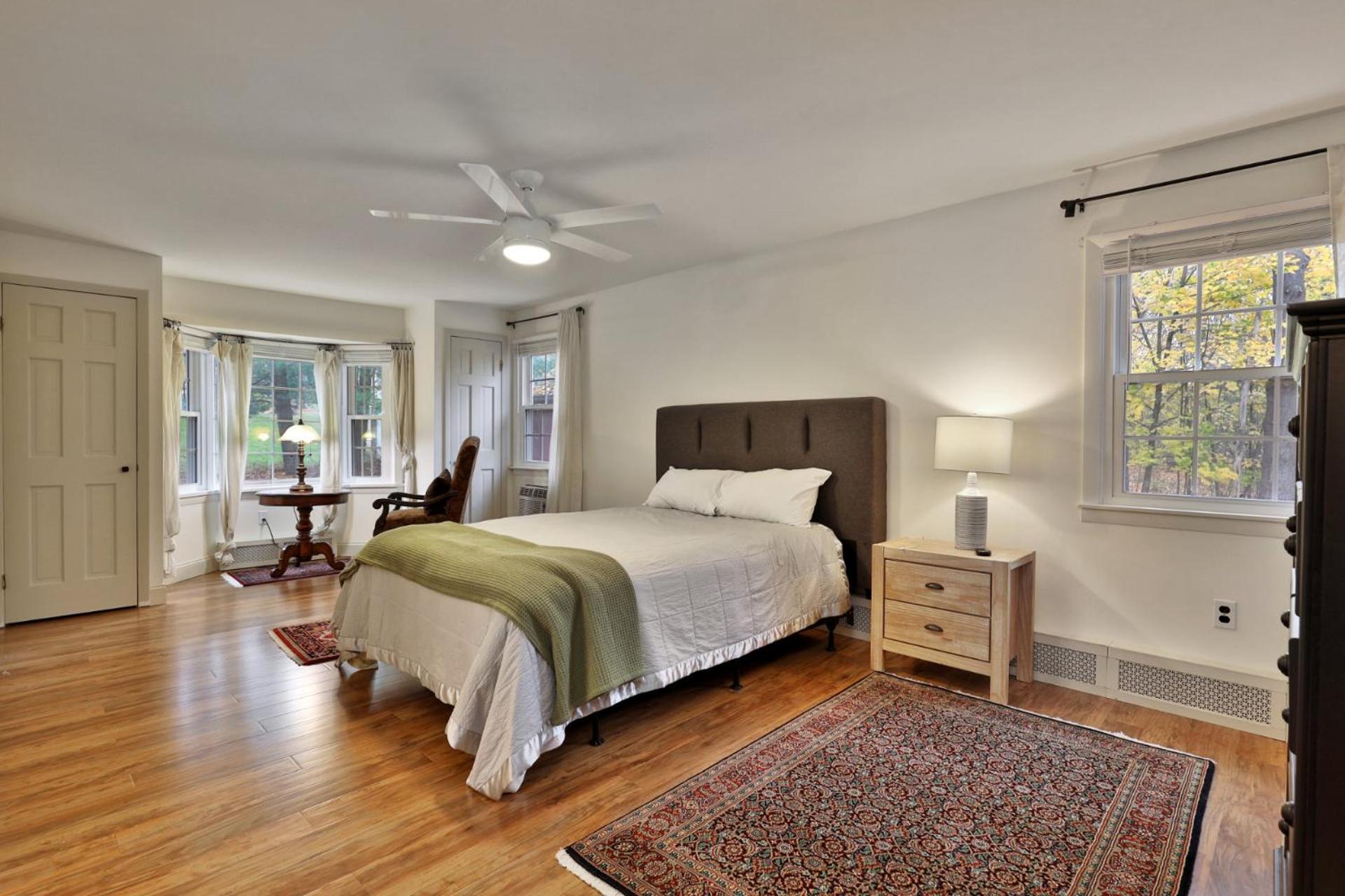 Susan Lane Hideaway - 4BR, 3BA Renovated Home, Close to Skiing and Town, Fireplace