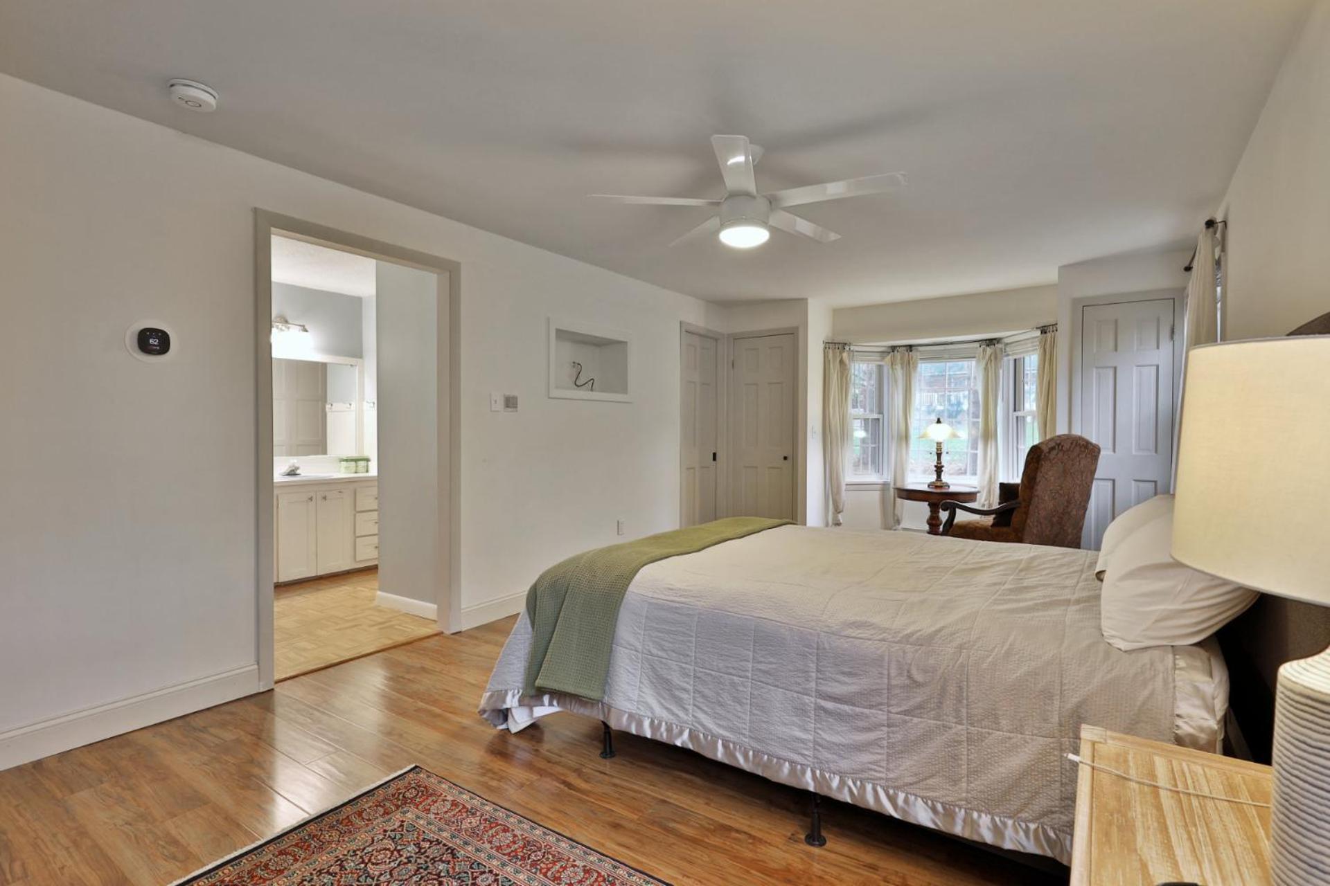 Susan Lane Hideaway - 4BR, 3BA Renovated Home, Close to Skiing and Town, Fireplace