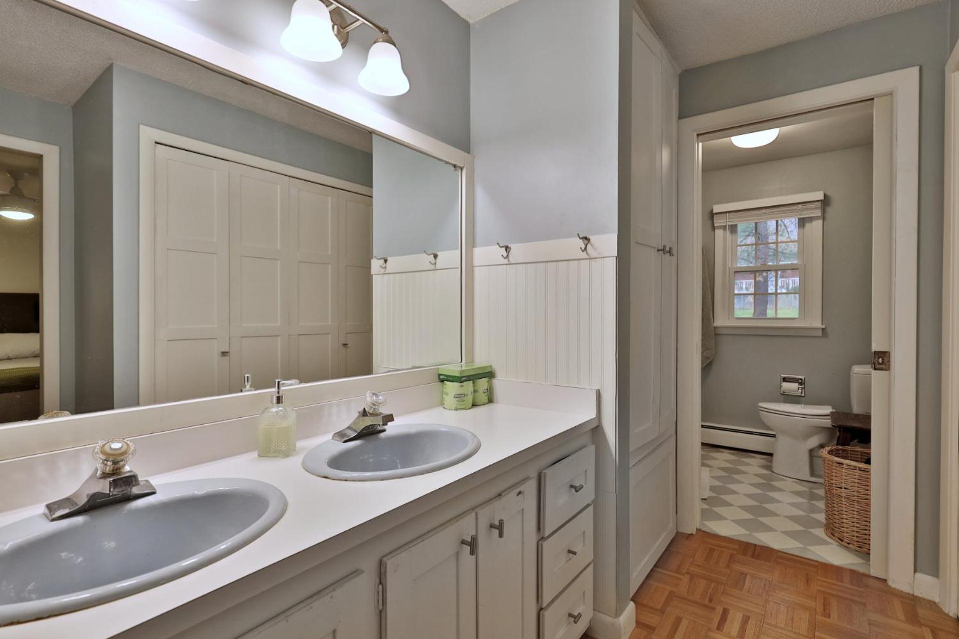 Susan Lane Hideaway - 4BR, 3BA Renovated Home, Close to Skiing and Town, Fireplace