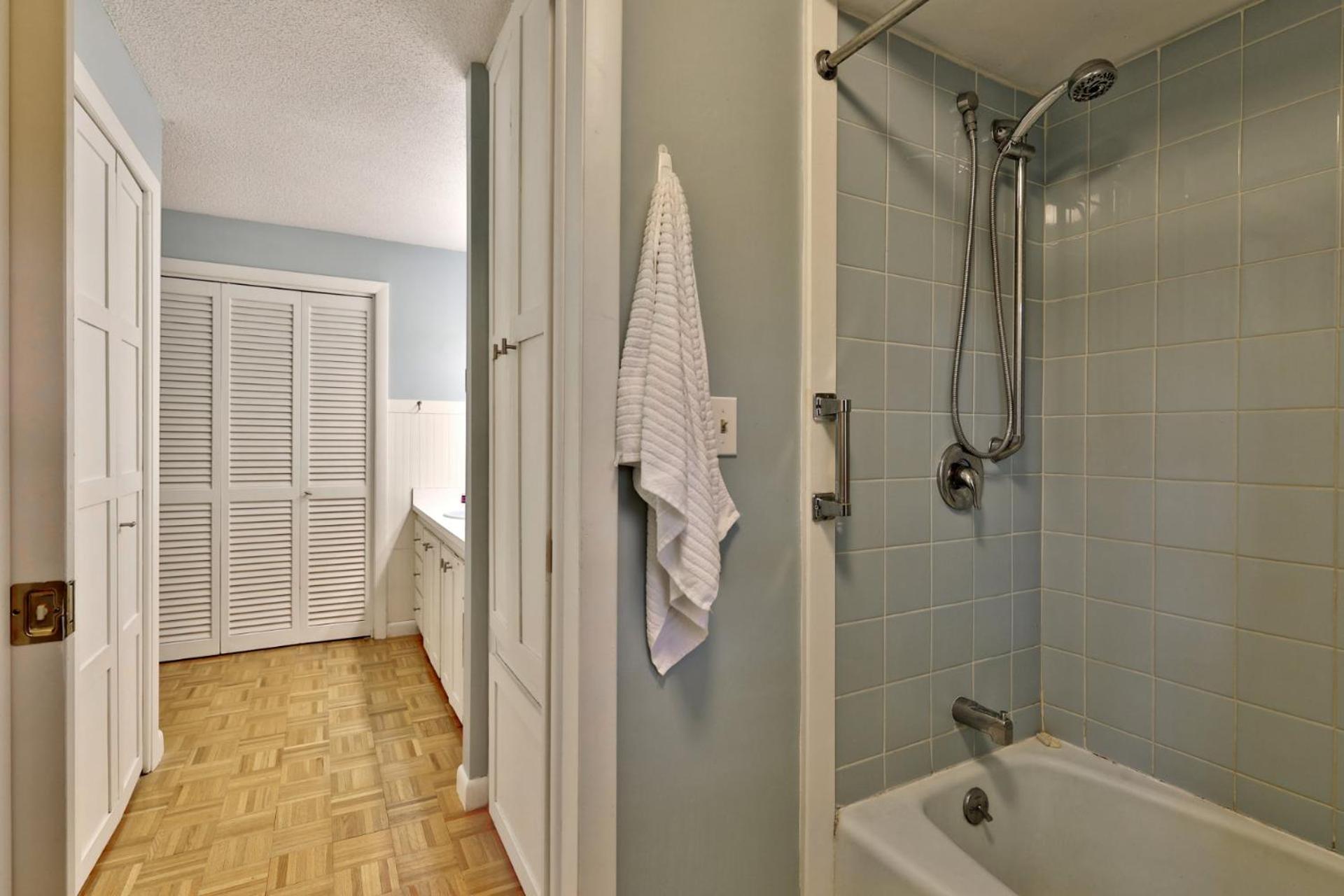 Susan Lane Hideaway - 4BR, 3BA Renovated Home, Close to Skiing and Town, Fireplace