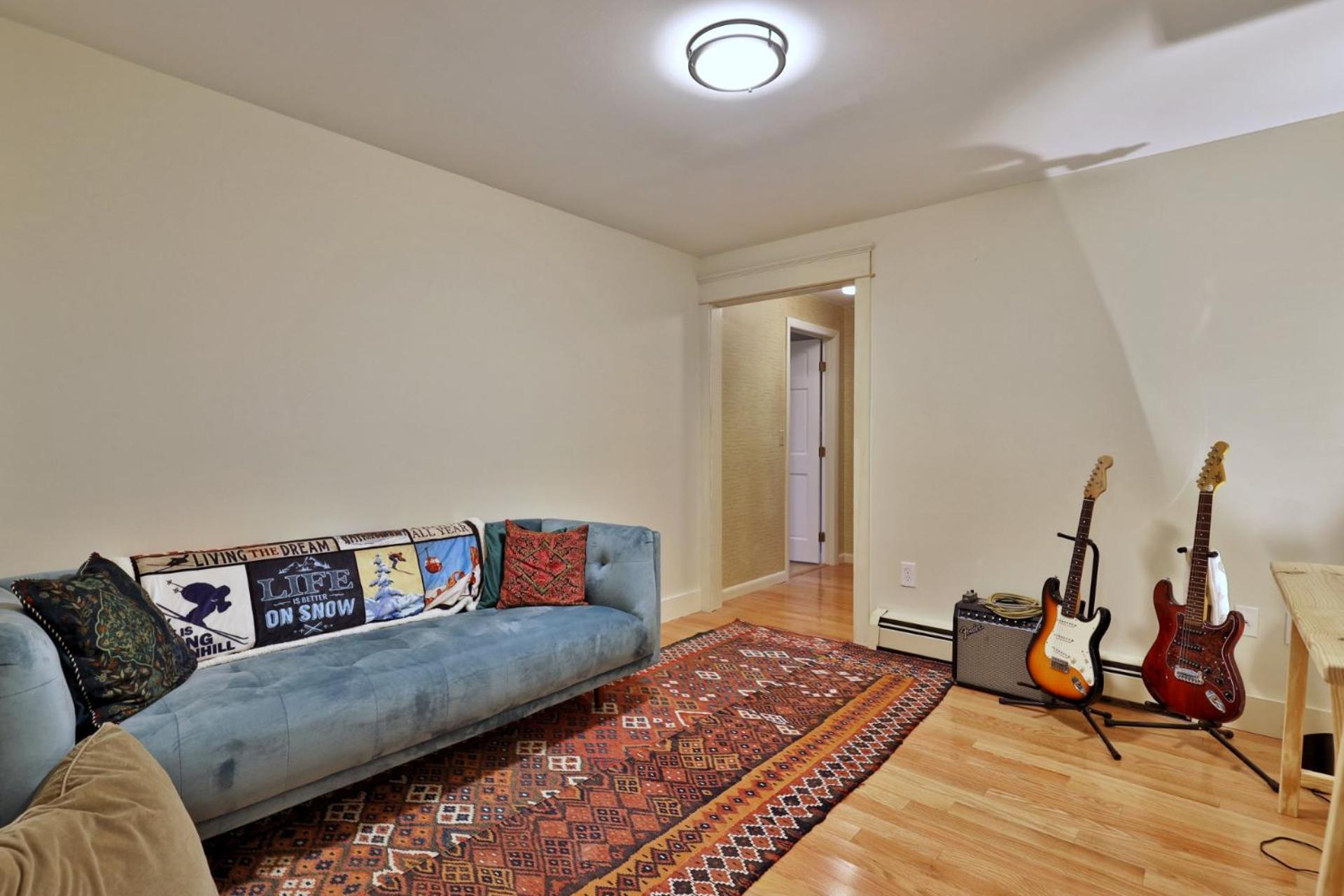 Susan Lane Hideaway - 4BR, 3BA Renovated Home, Close to Skiing and Town, Fireplace