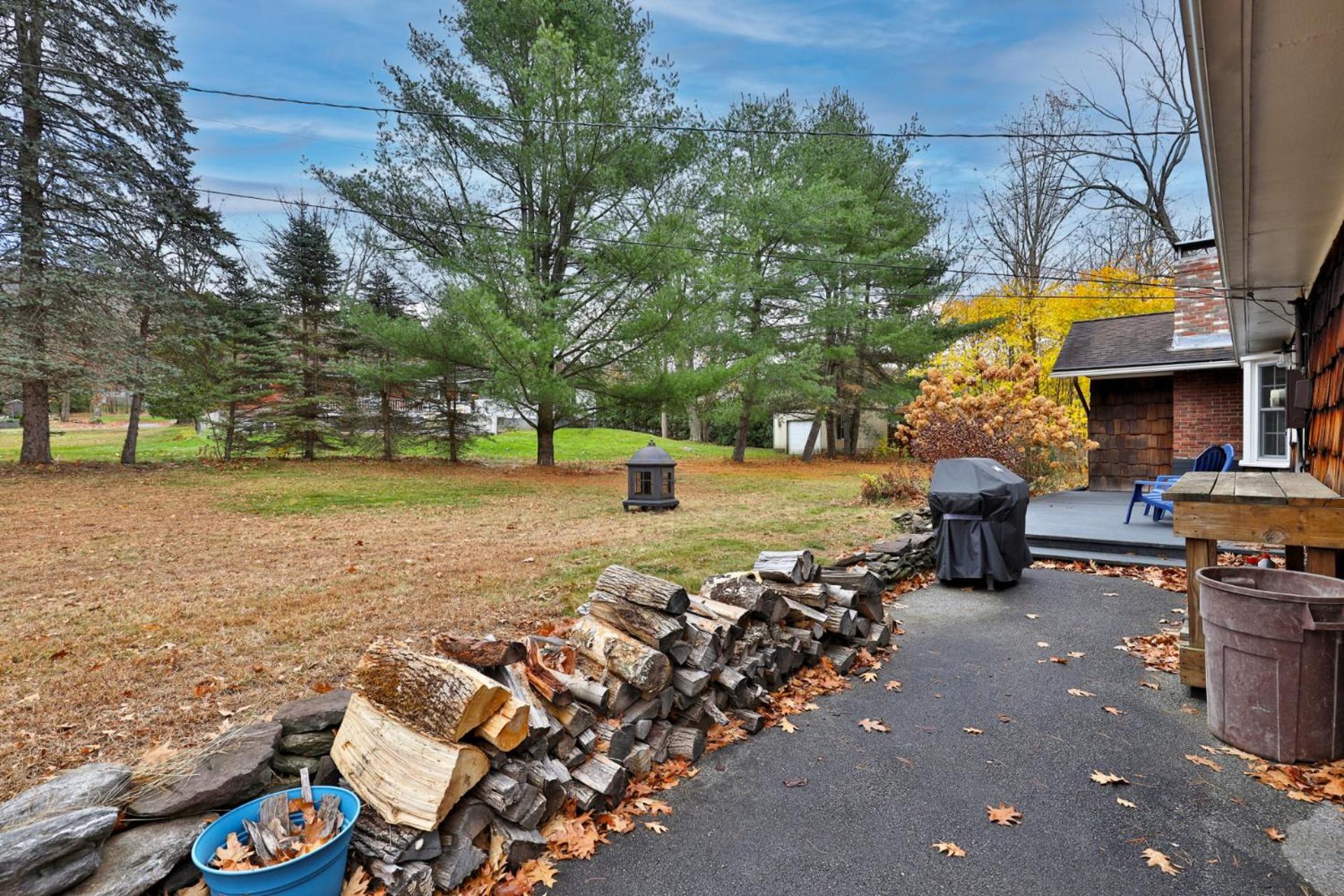 Susan Lane Hideaway - 4BR, 3BA Renovated Home, Close to Skiing and Town, Fireplace