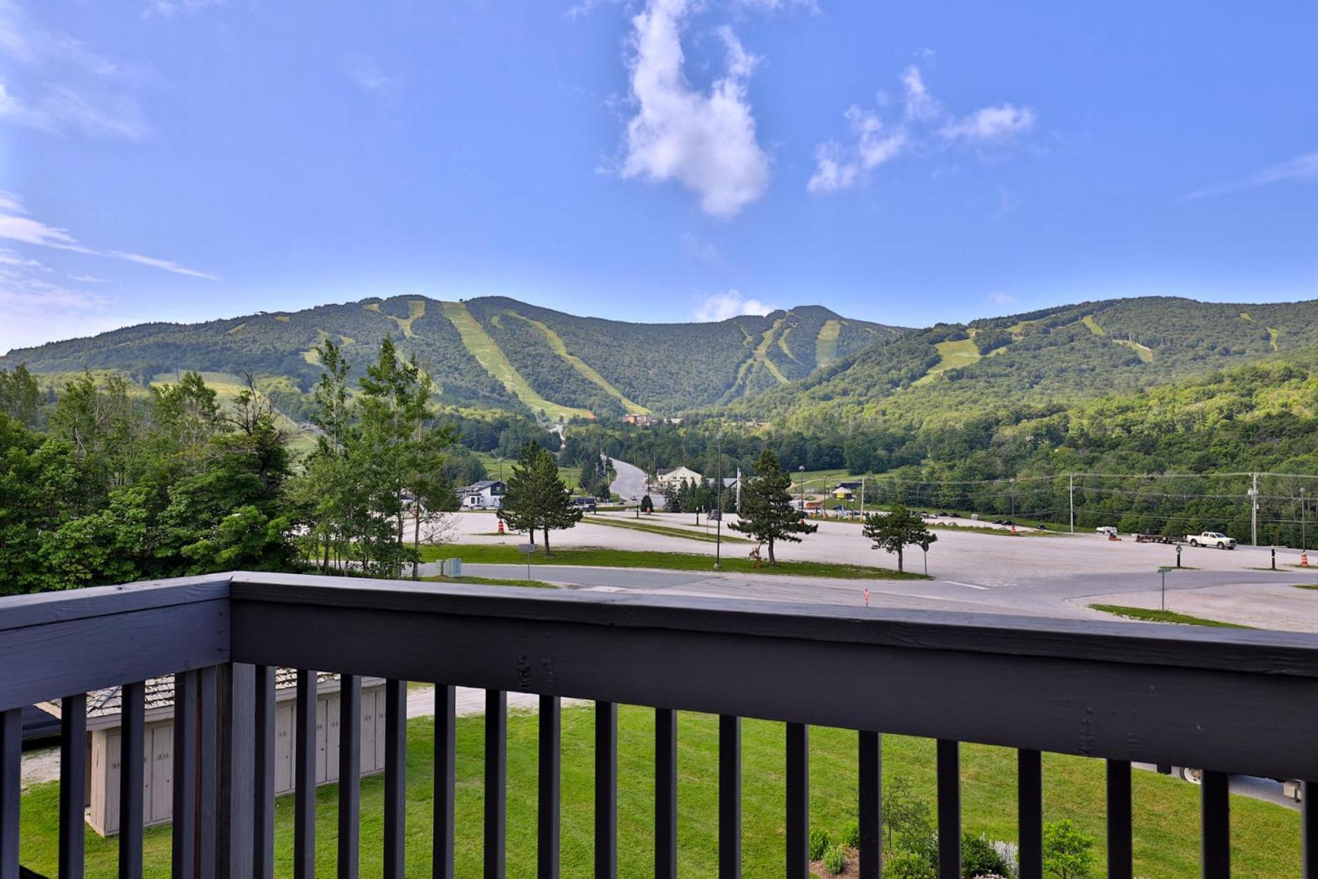 Mountain Green 3F9 - Newly Renovated Studio, Amazing Views and Location, Pool, Hot Tub, Shuttle
