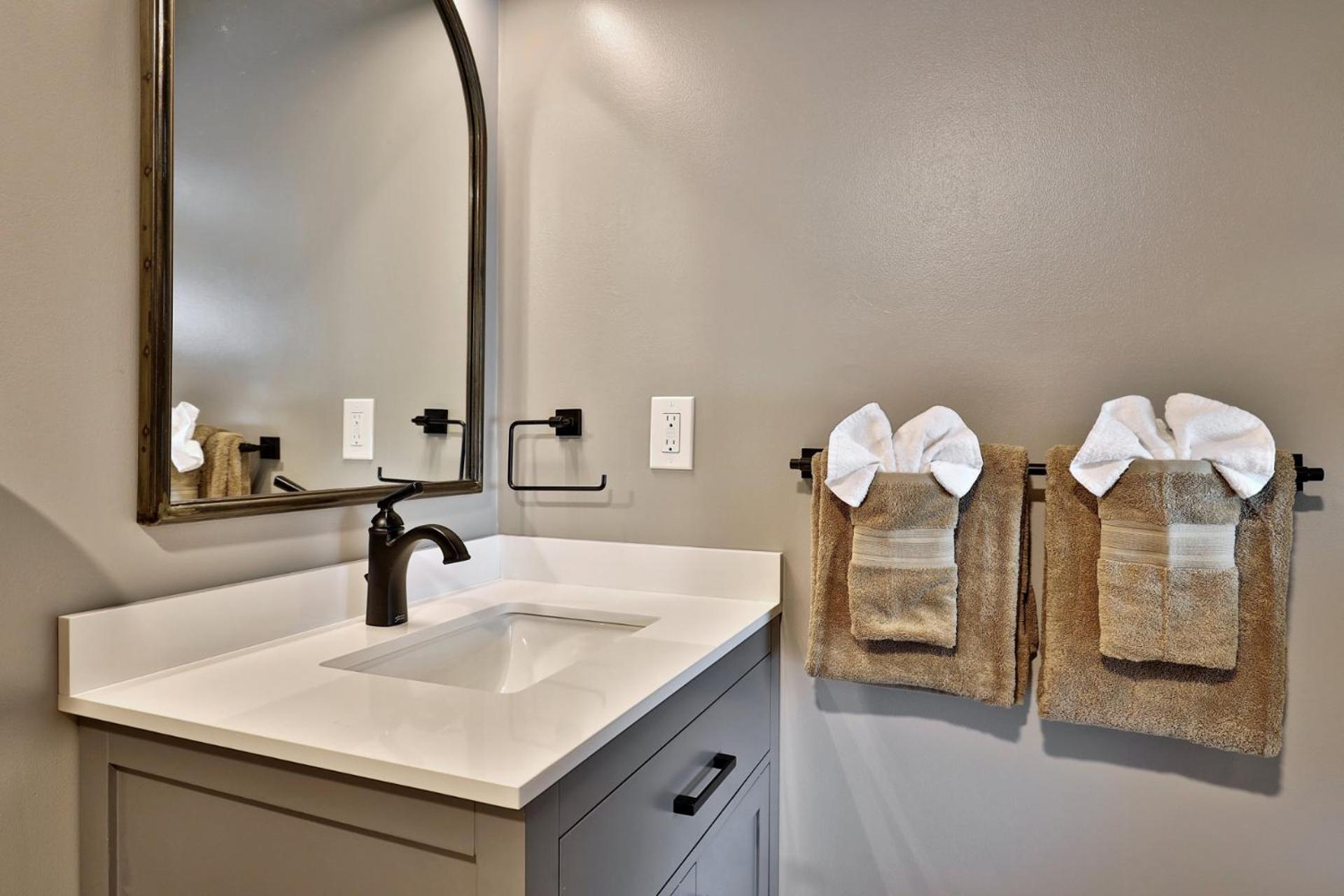 Mountain Green 3F9 - Newly Renovated Studio, Amazing Views and Location, Pool, Hot Tub, Shuttle