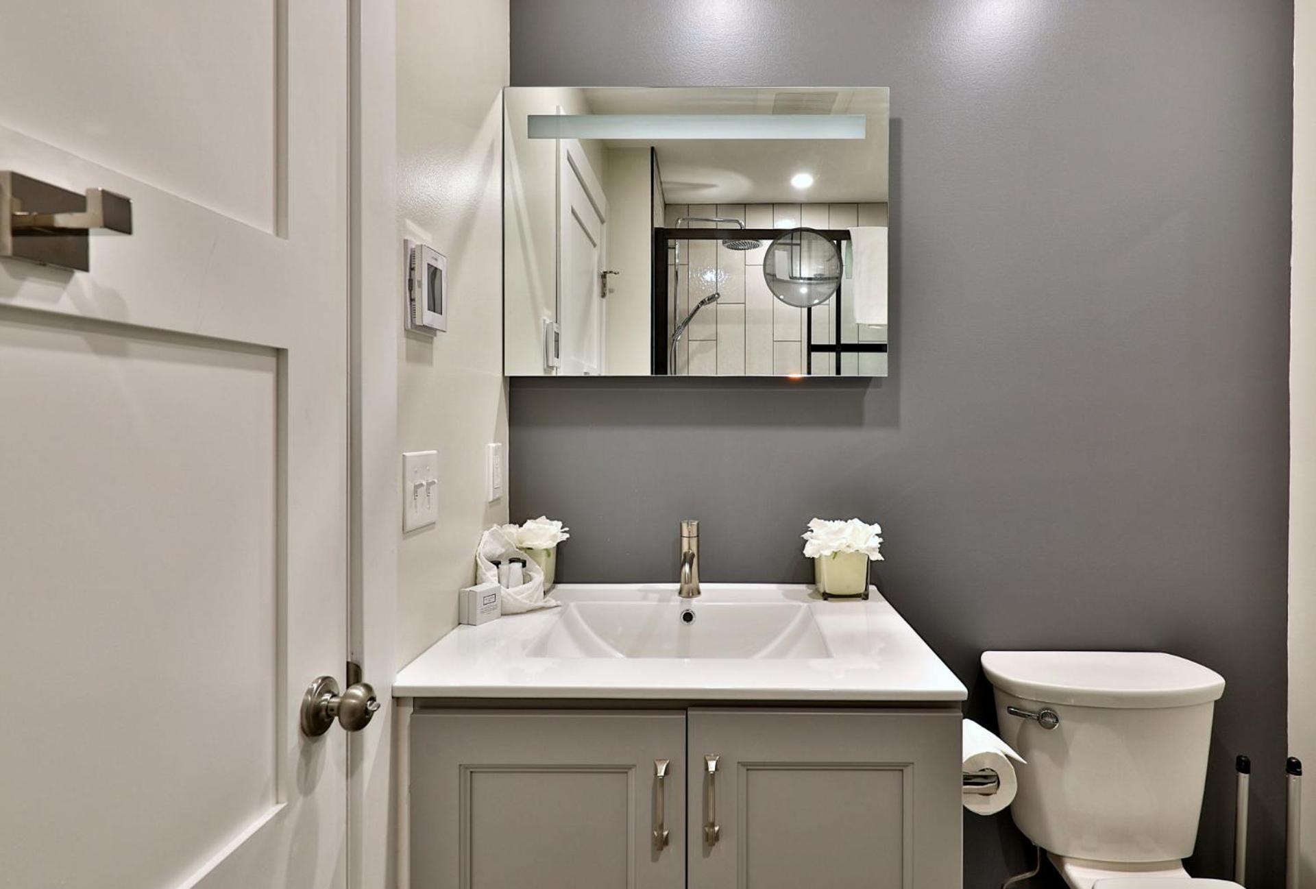 Swirl Suite B - Studio with Kitchenette and Workspace