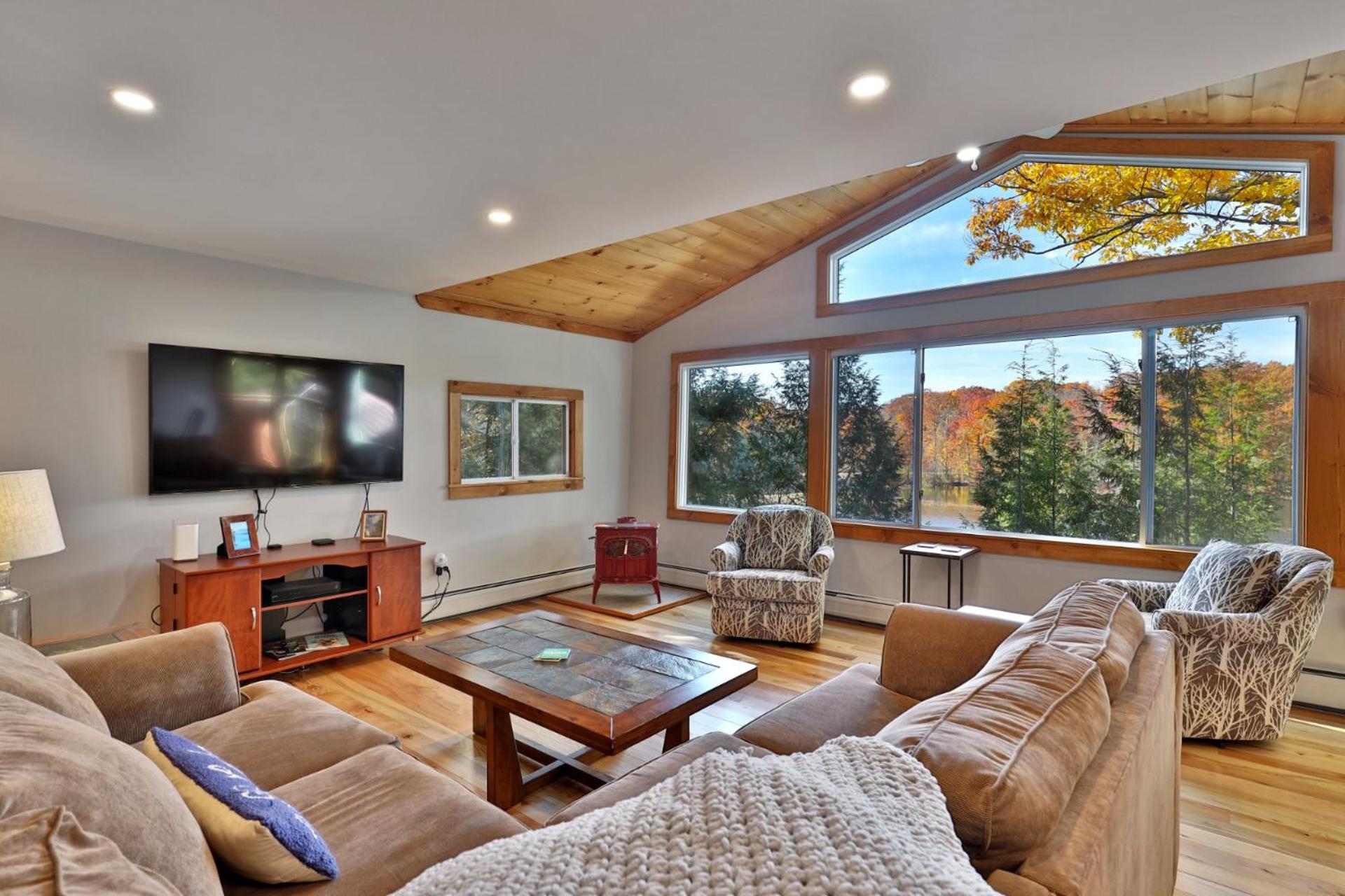 Lakeside Lodge at Fern Lake - 3BR, 1BA Waterfront with Dock