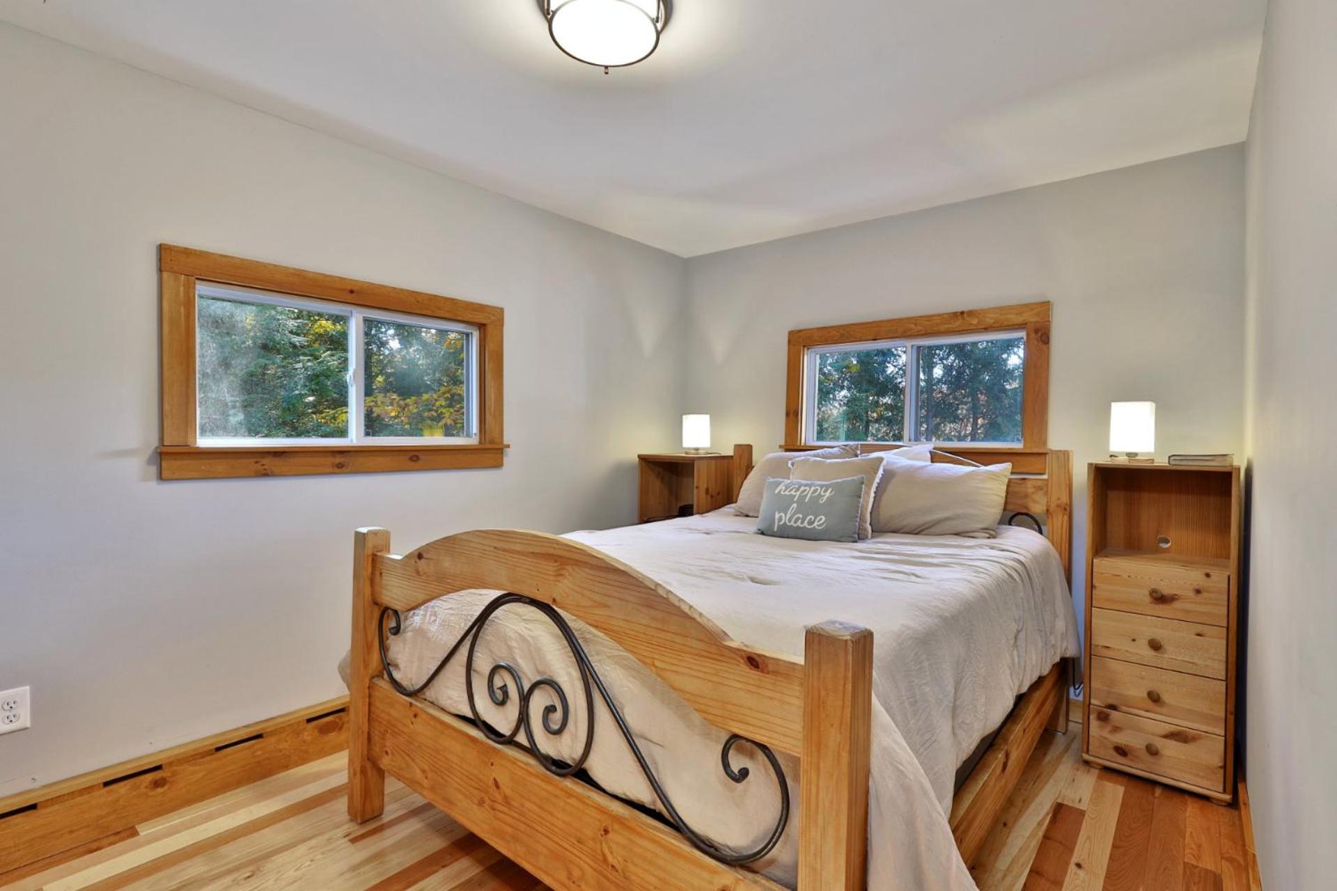 Lakeside Lodge at Fern Lake - 3BR, 1BA Waterfront with Dock