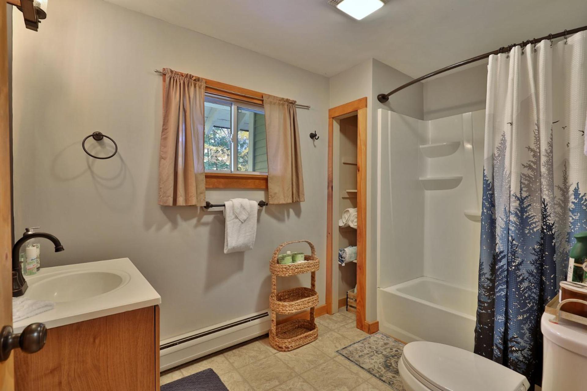 Lakeside Lodge at Fern Lake - 3BR, 1BA Waterfront with Dock