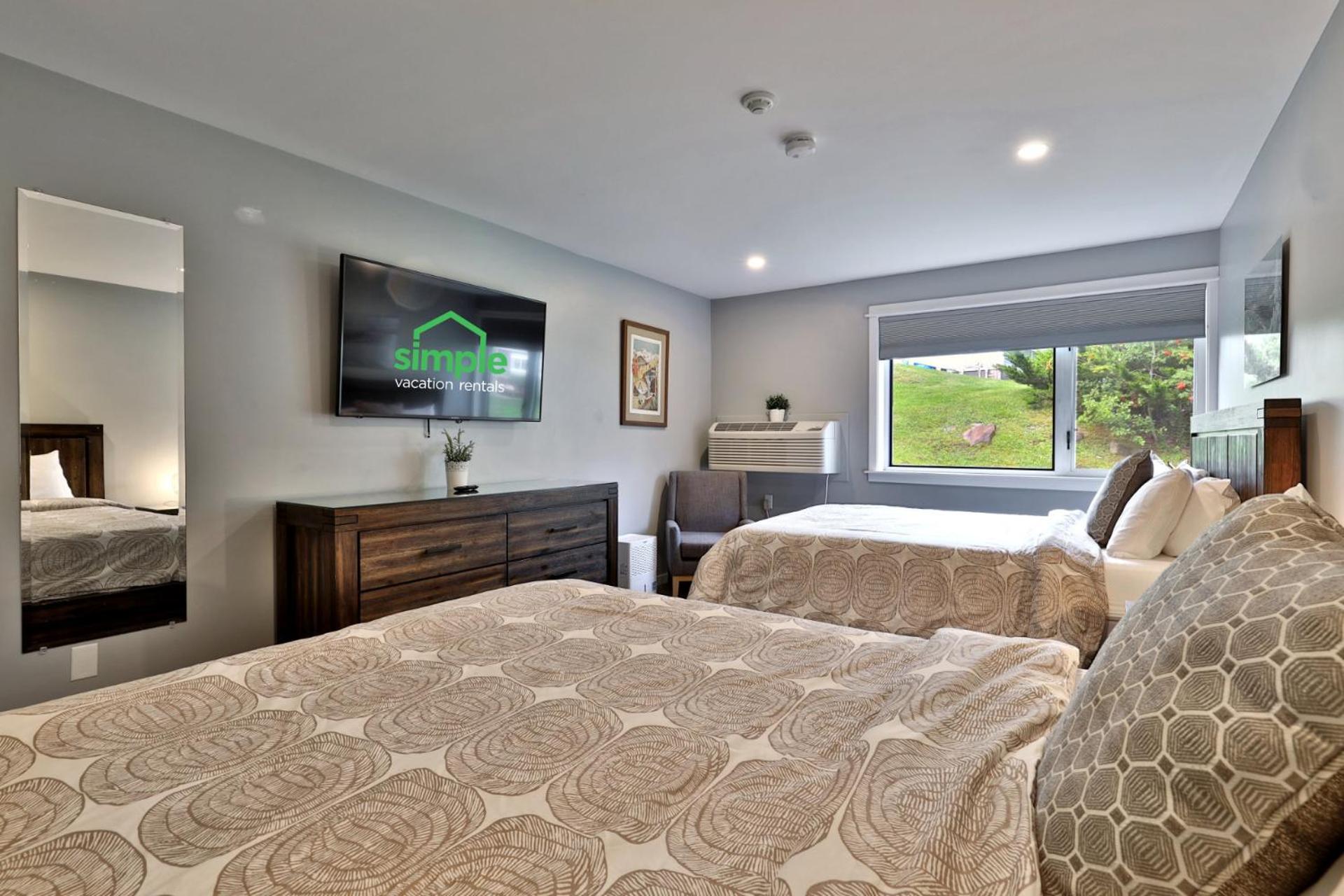 Ski Condo Close to the Resort, Shuttle Bus Route, Summer Pool, 2 Queen Beds