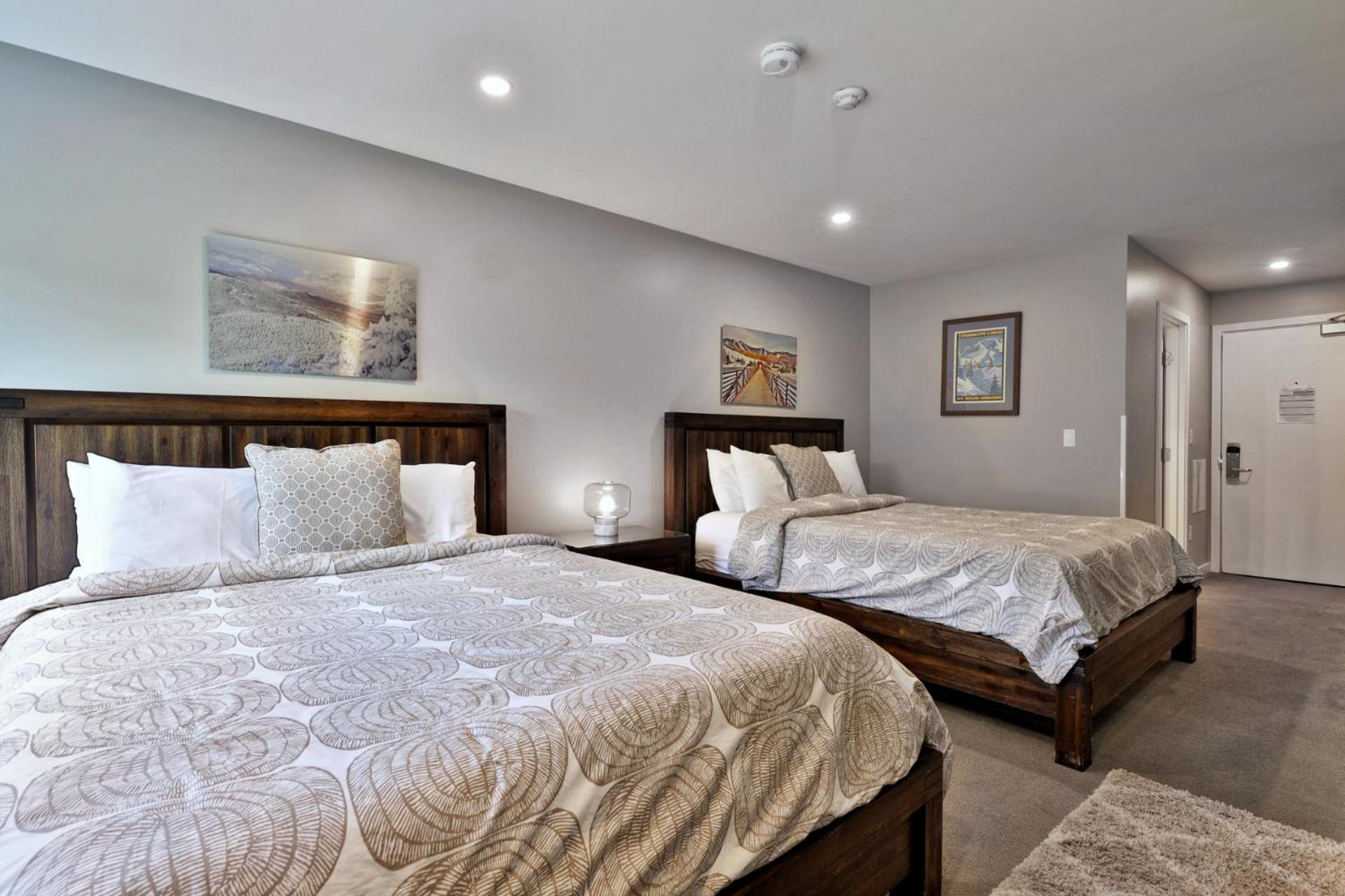 Ski Condo Close to the Resort, Shuttle Bus Route, Summer Pool, 2 Queen Beds