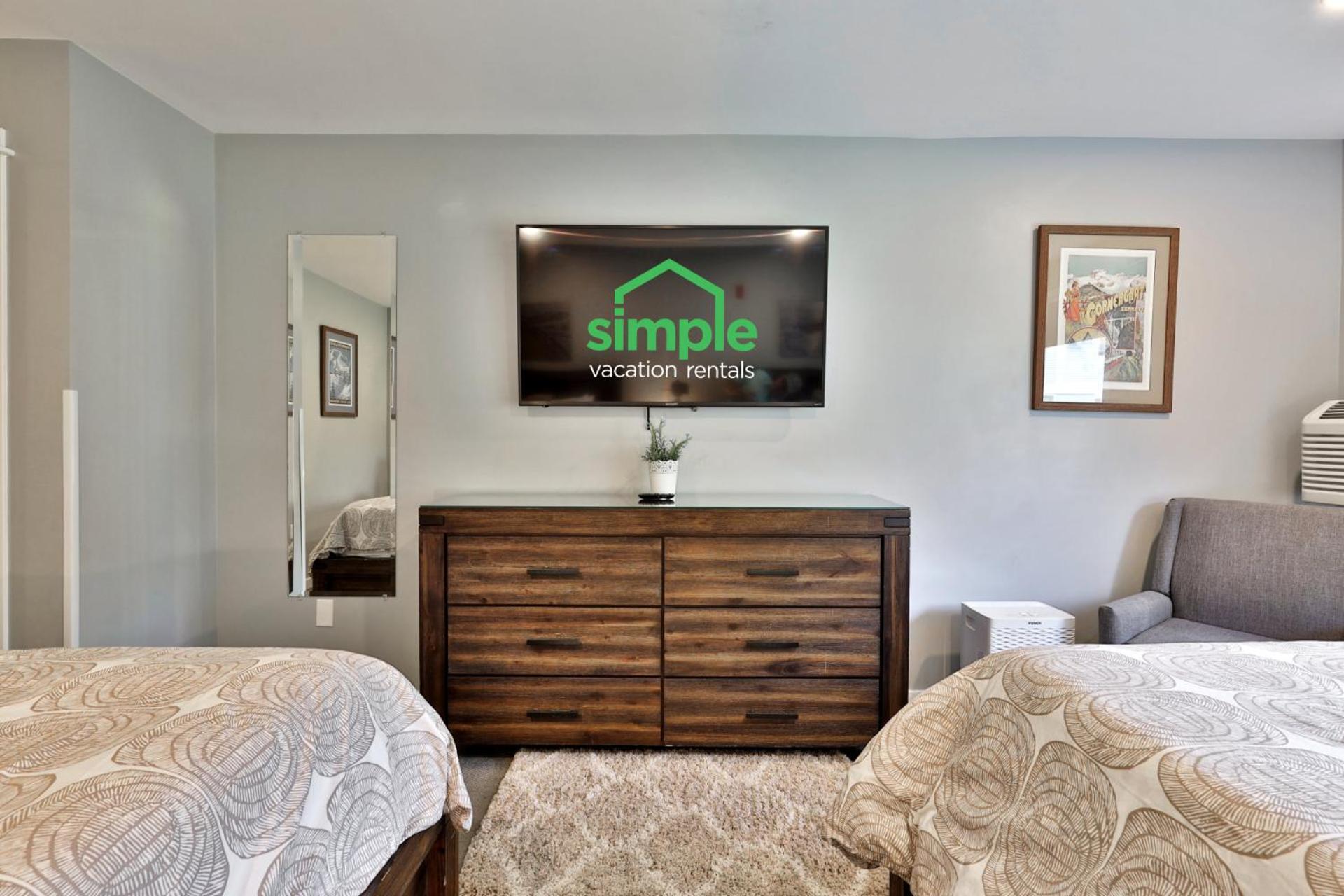 Ski Condo Close to the Resort, Shuttle Bus Route, Summer Pool, 2 Queen Beds