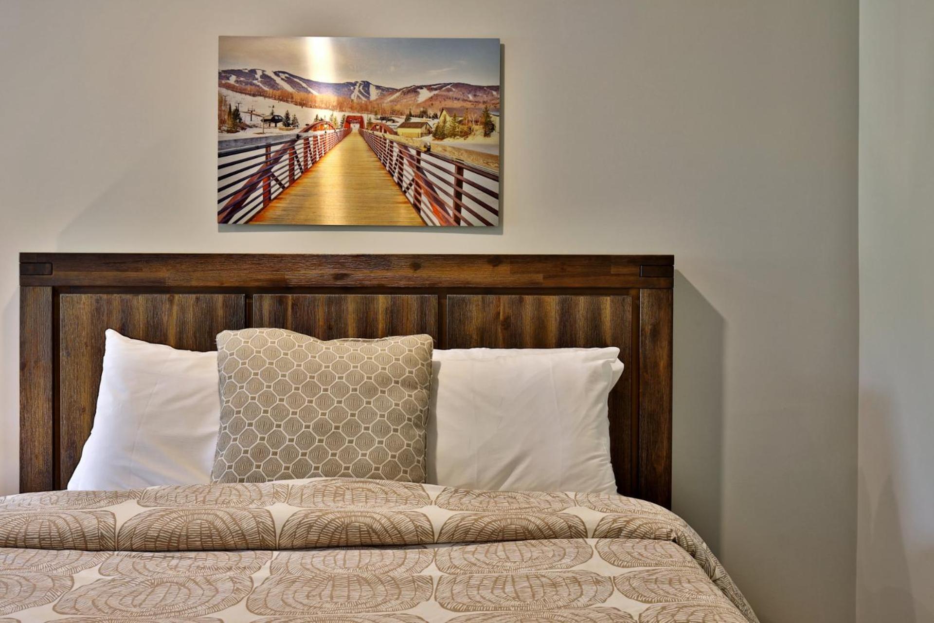 Ski Condo Close to the Resort, Shuttle Bus Route, Summer Pool, 2 Queen Beds