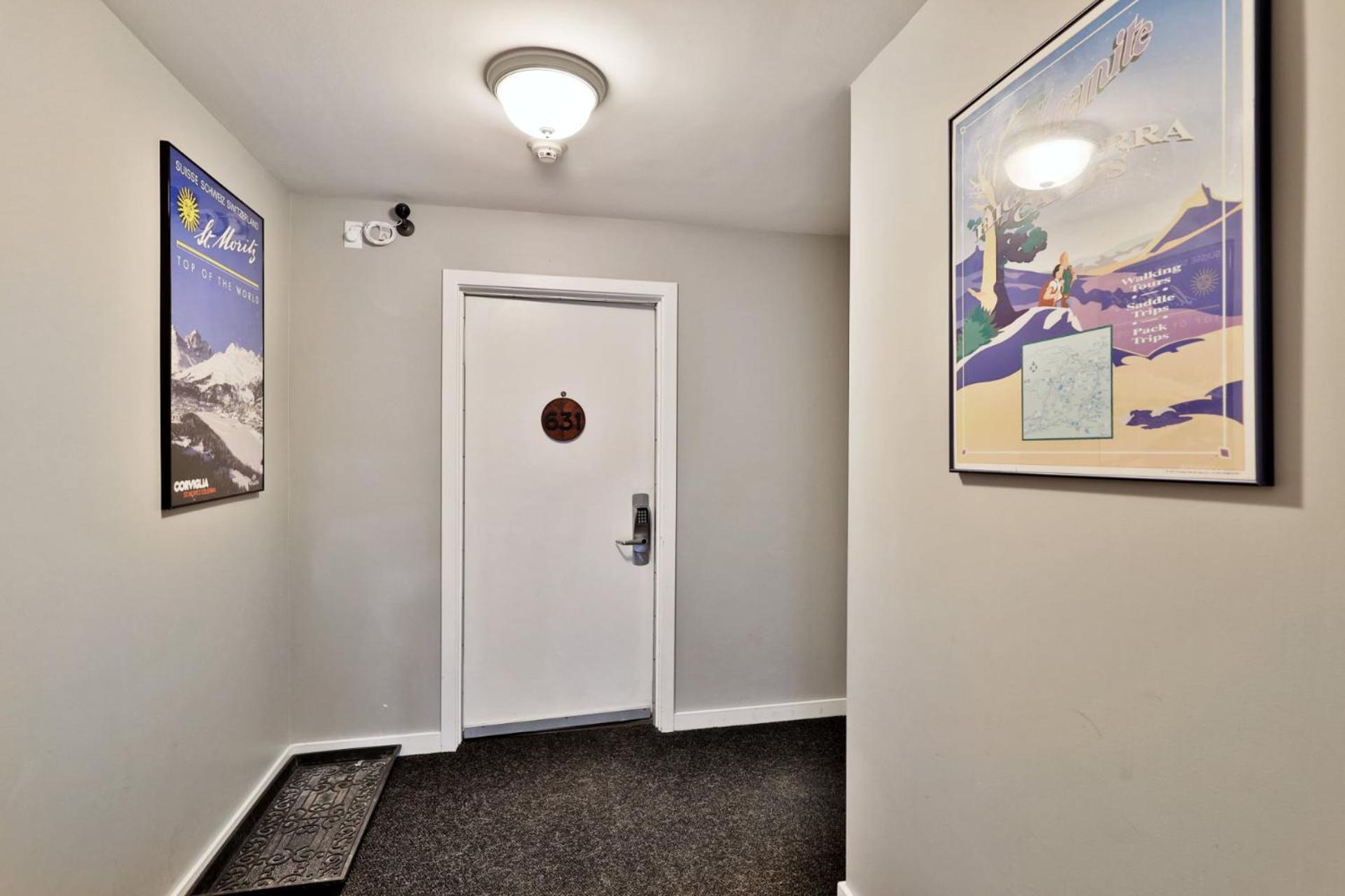 Ski Condo Close to the Resort, Shuttle Bus Route, Summer Pool, 2 Queen Beds
