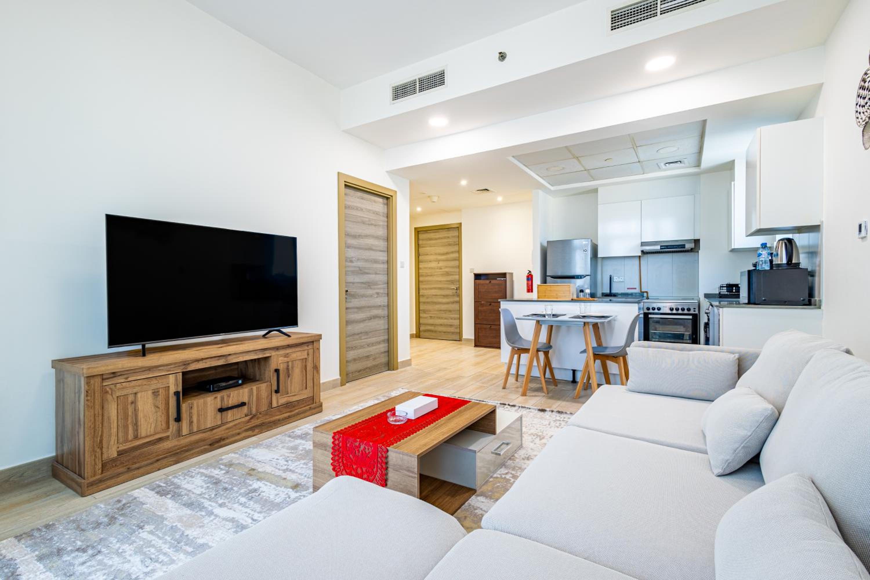 Superhost - Bright & Stylish 1-Bedroom in Bloom Tower, JVC