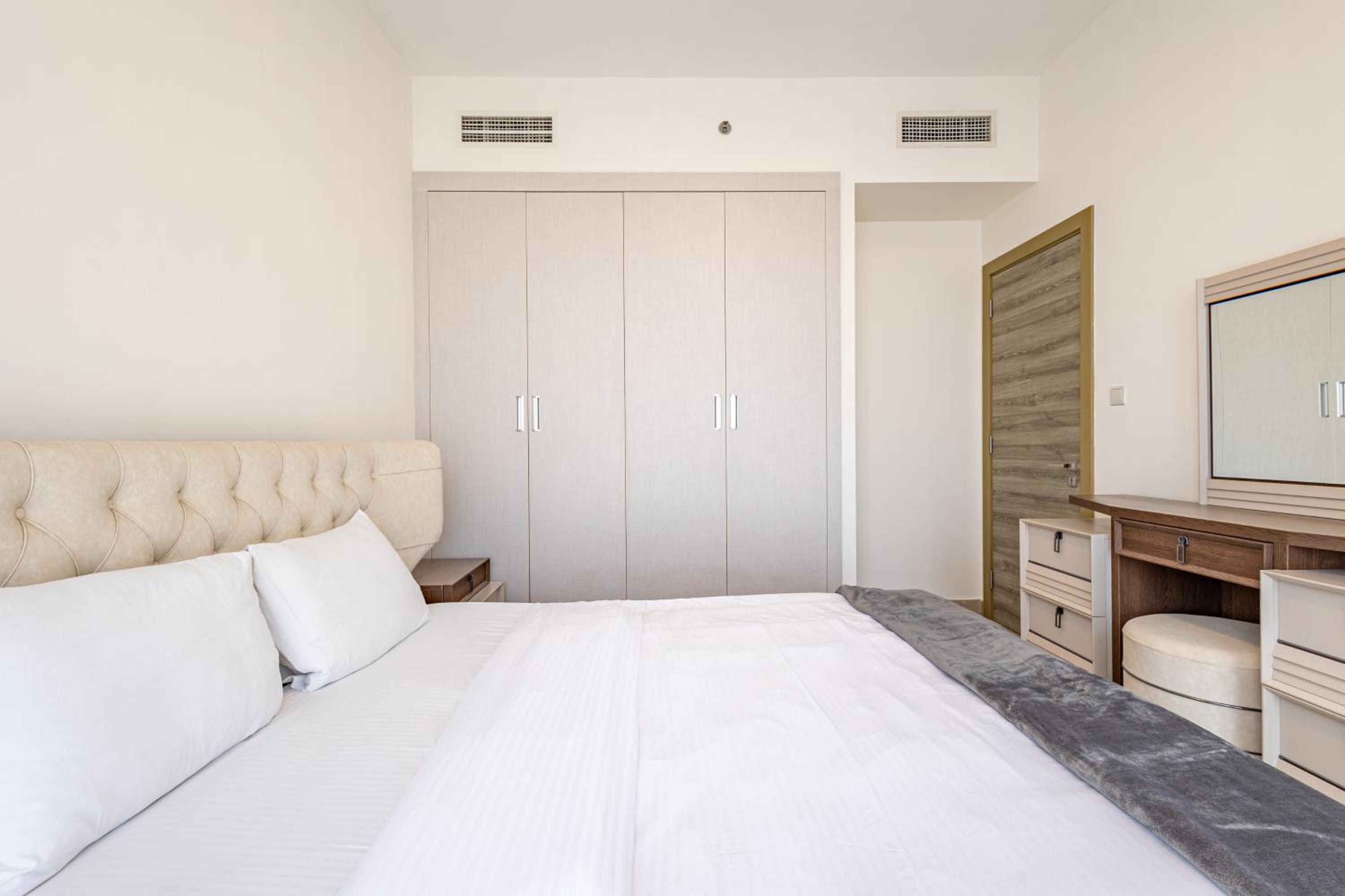 Superhost - Bright & Stylish 1-Bedroom in Bloom Tower, JVC