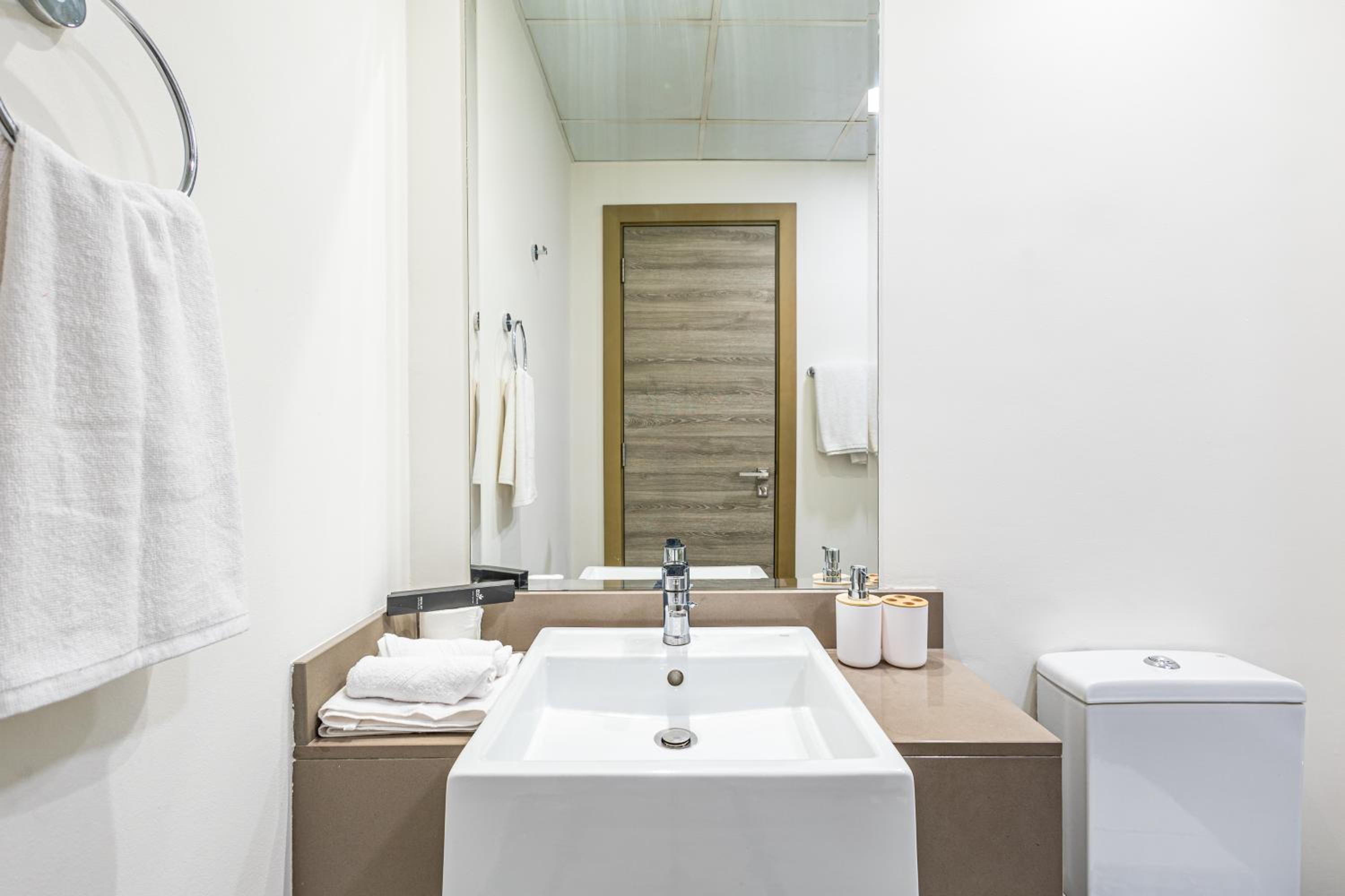 Superhost - Bright & Stylish 1-Bedroom in Bloom Tower, JVC