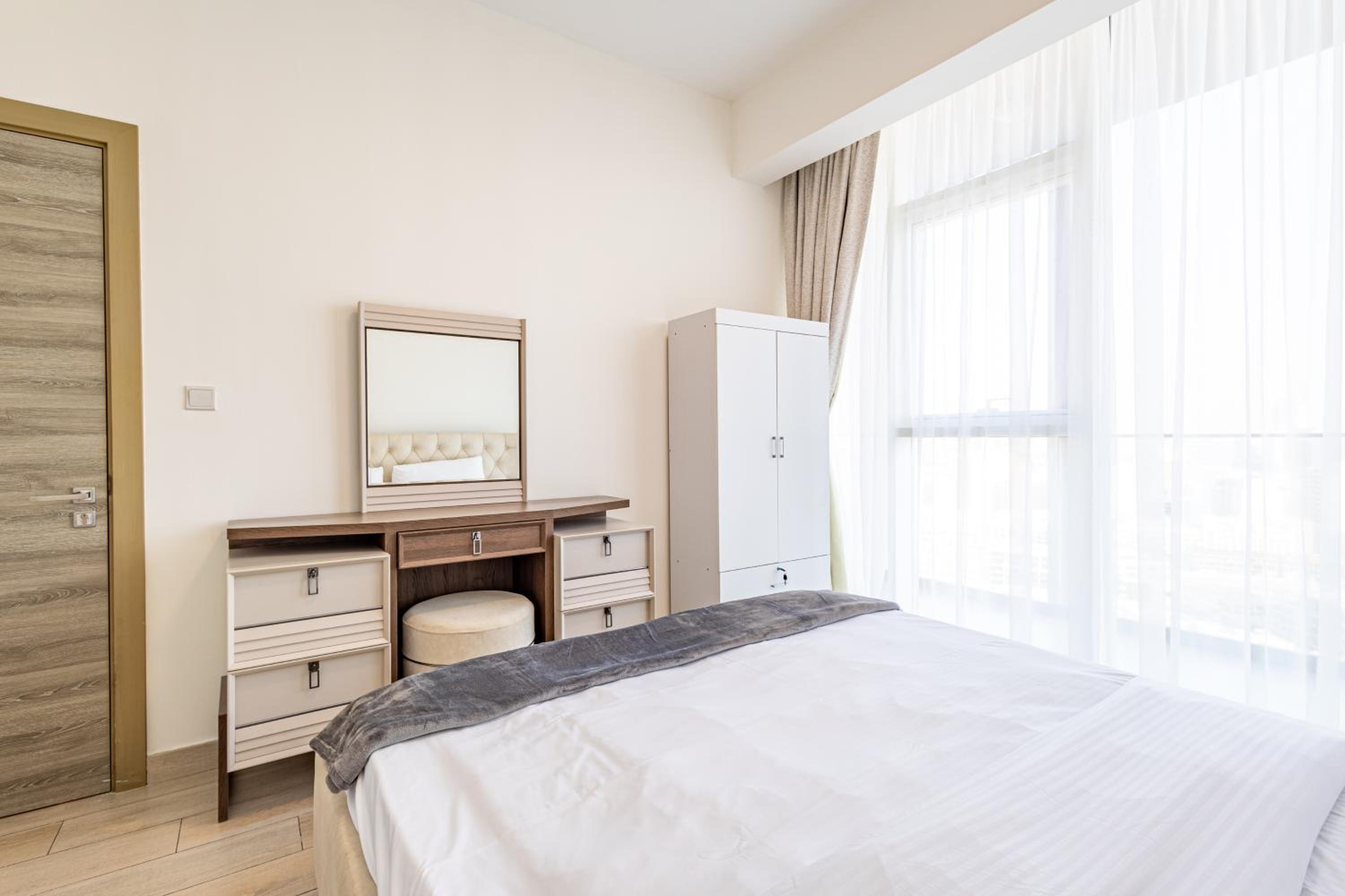 Superhost - Bright & Stylish 1-Bedroom in Bloom Tower, JVC