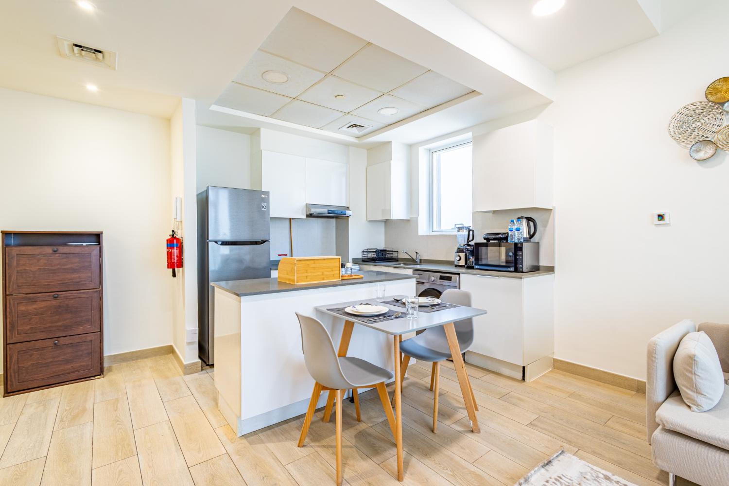 Superhost - Bright & Stylish 1-Bedroom in Bloom Tower, JVC