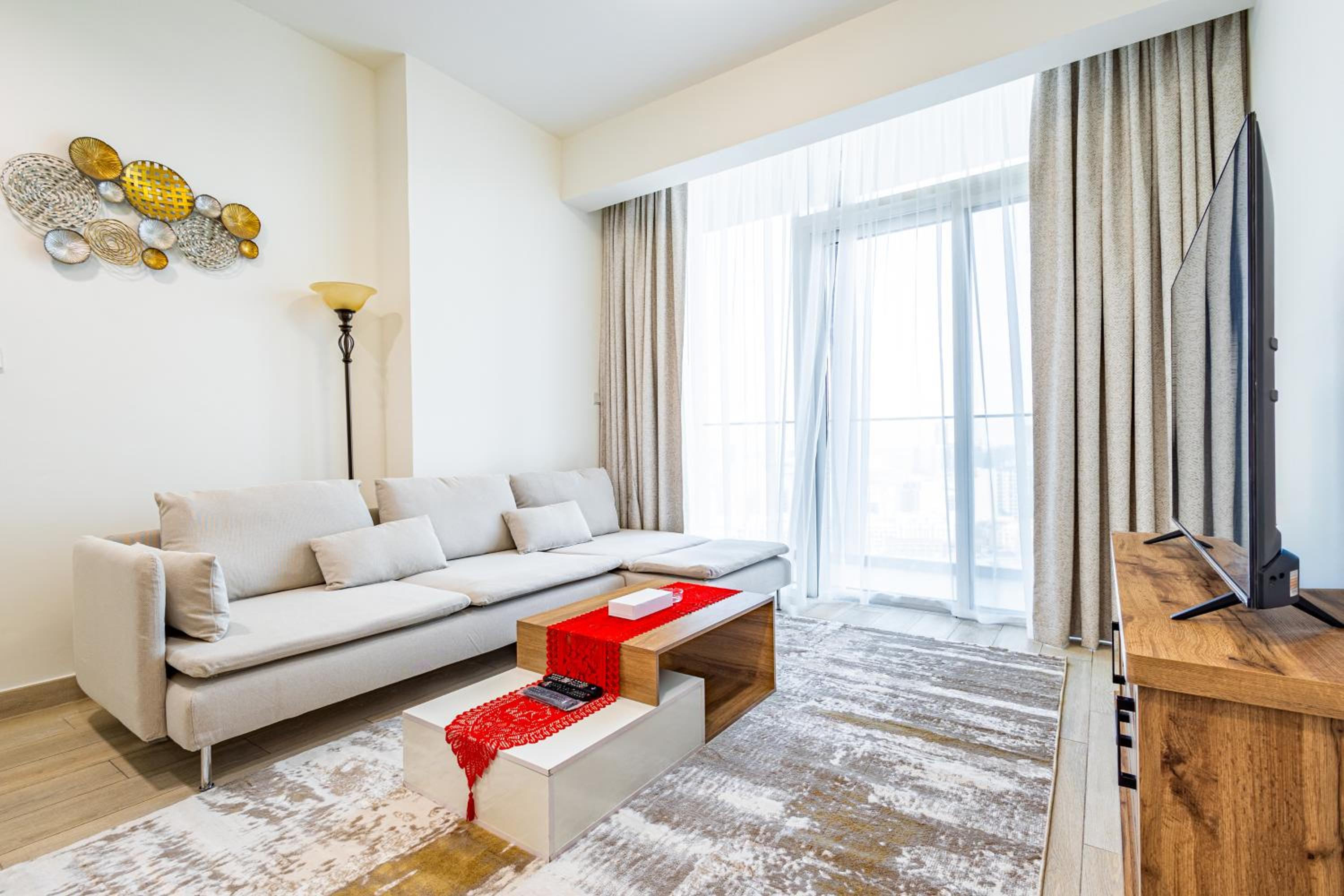 Superhost - Bright & Stylish 1-Bedroom in Bloom Tower, JVC