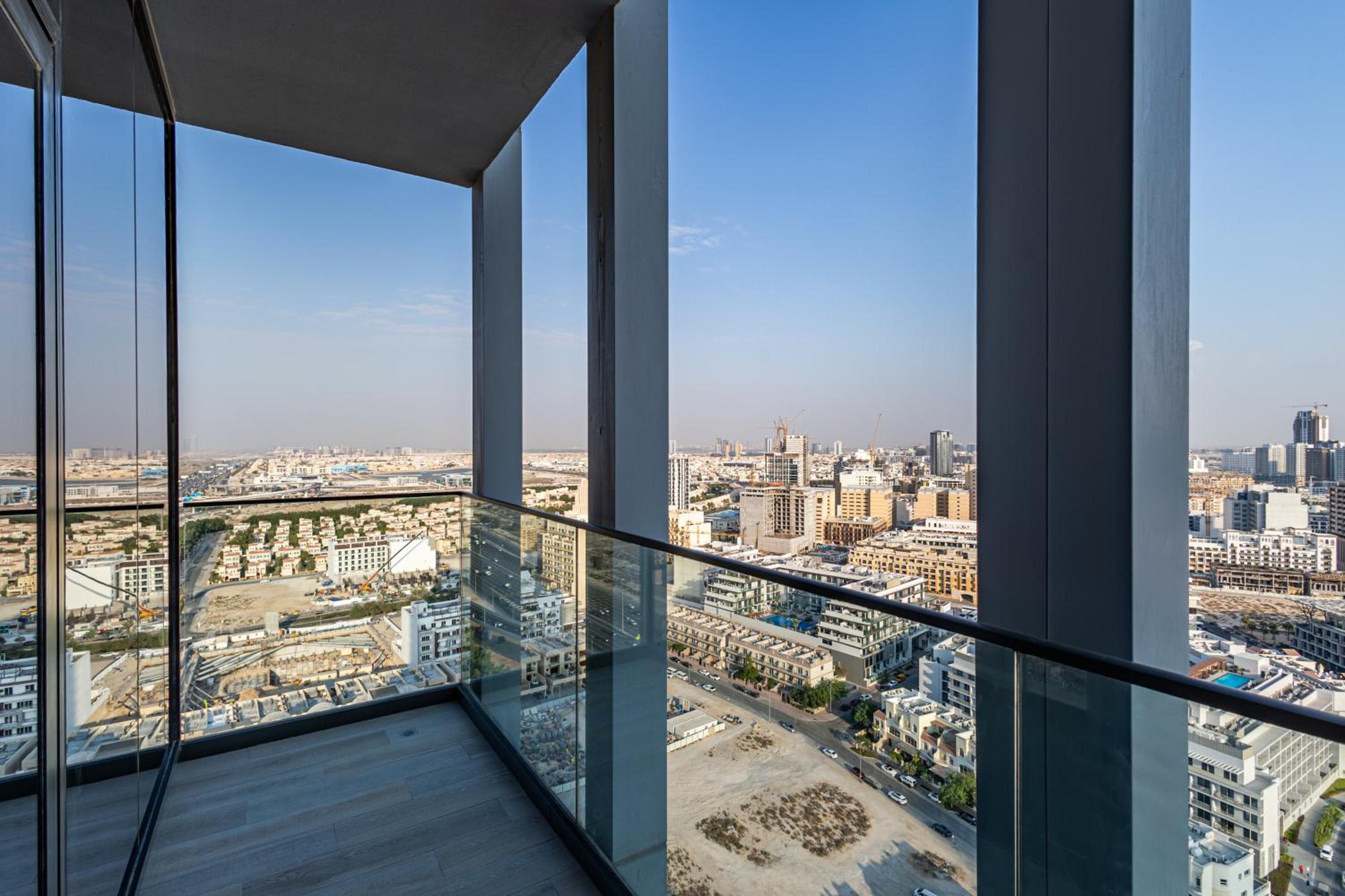 Superhost - Bright & Stylish 1-Bedroom in Bloom Tower, JVC