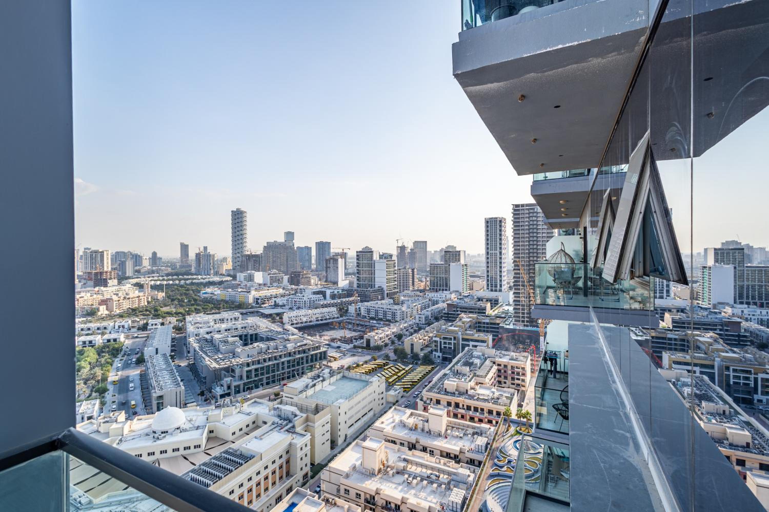 Superhost - Bright & Stylish 1-Bedroom in Bloom Tower, JVC
