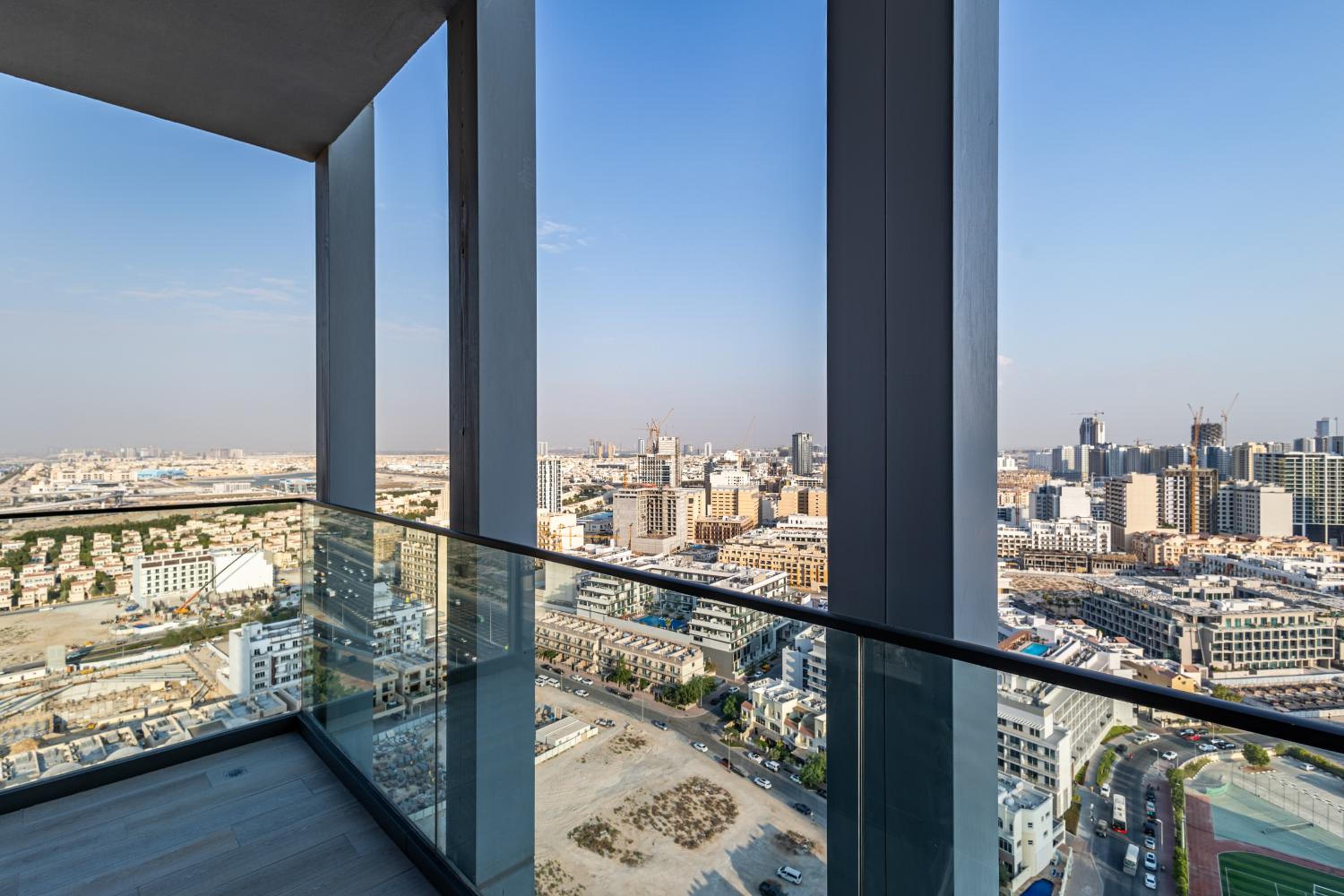 Superhost - Bright & Stylish 1-Bedroom in Bloom Tower, JVC