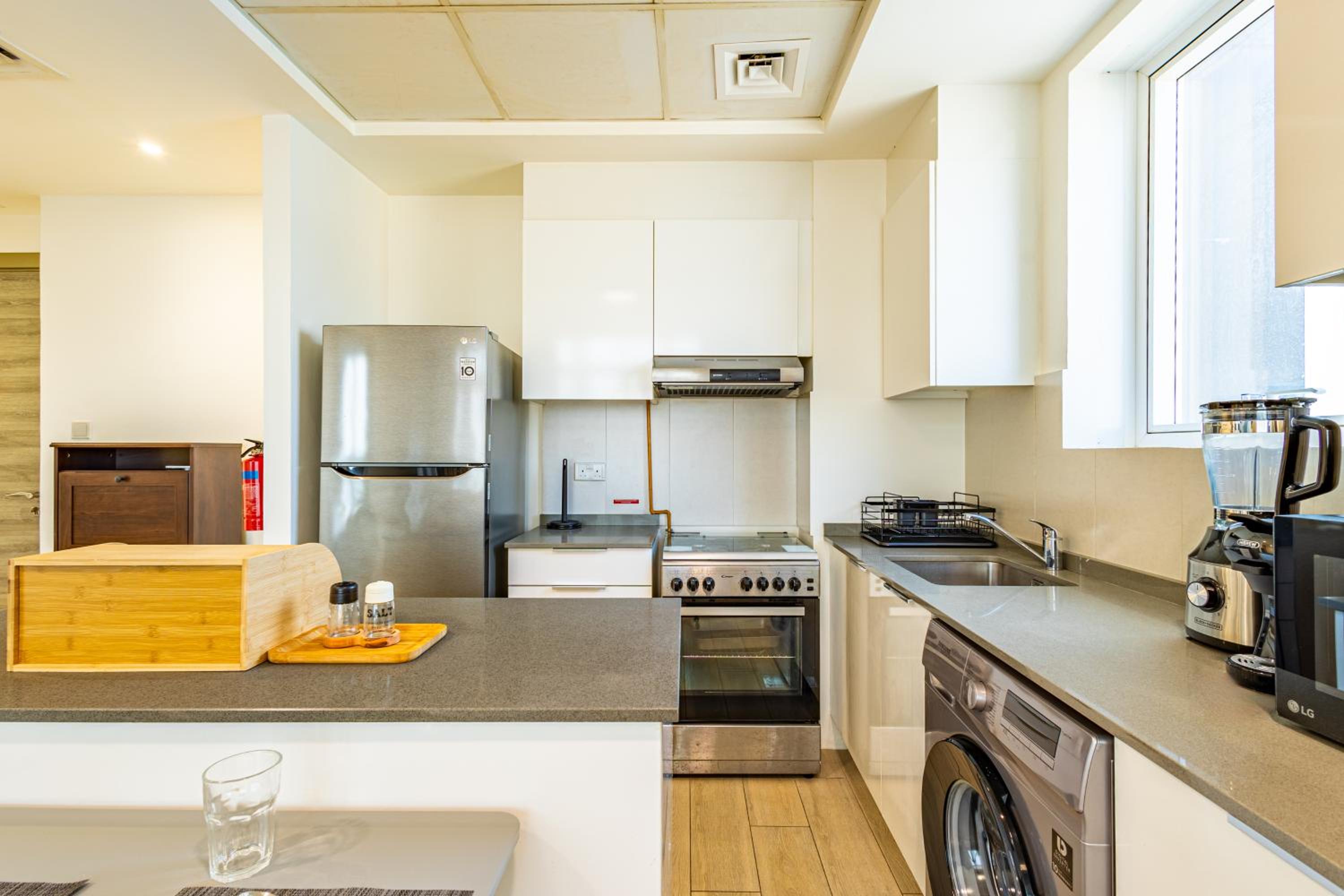 Superhost - Bright & Stylish 1-Bedroom in Bloom Tower, JVC