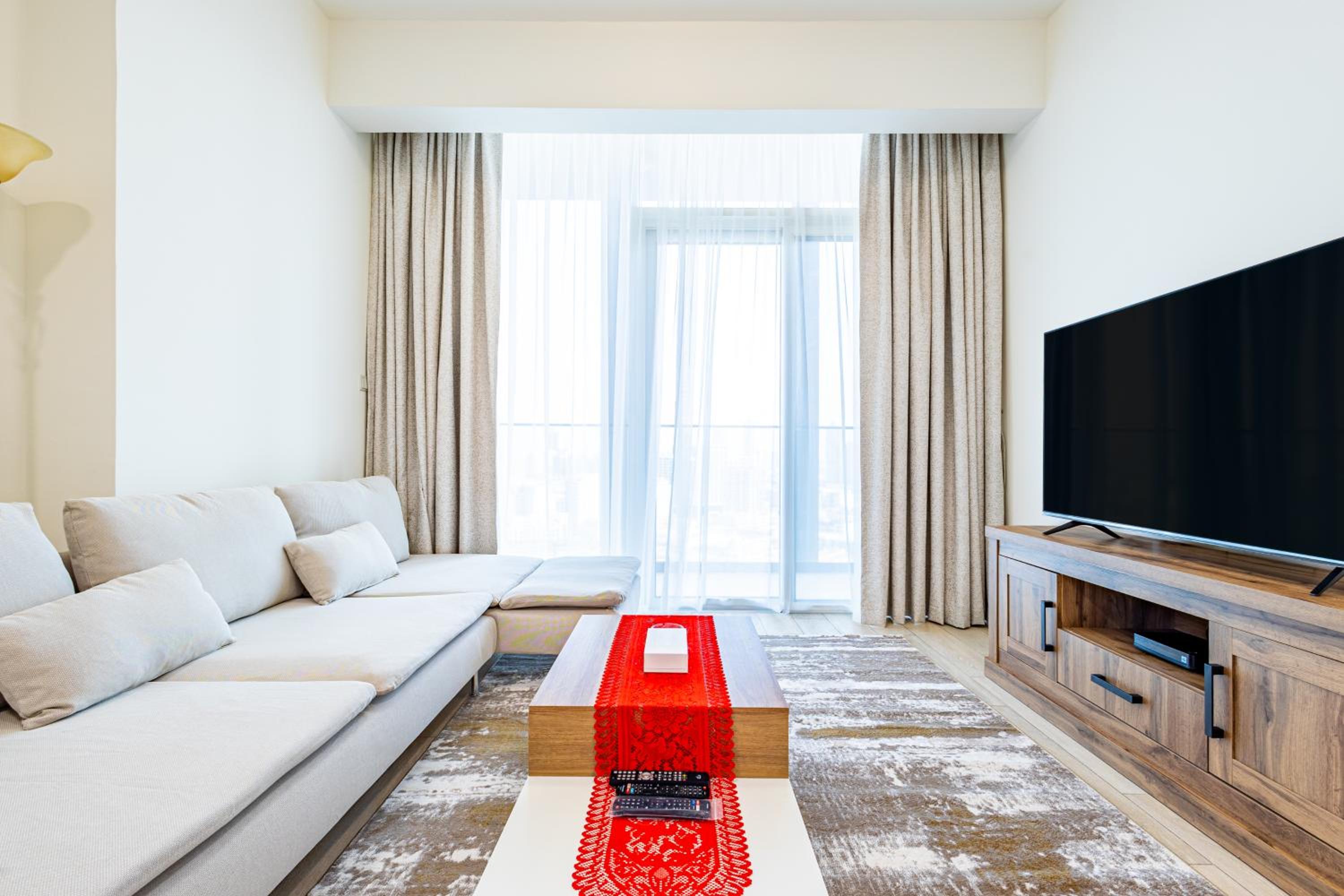 Superhost - Bright & Stylish 1-Bedroom in Bloom Tower, JVC