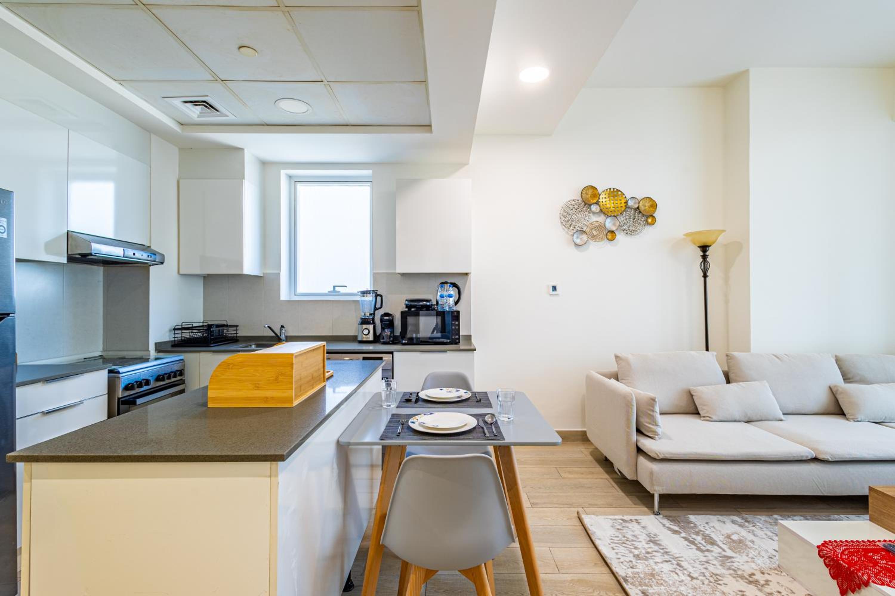 Superhost - Bright & Stylish 1-Bedroom in Bloom Tower, JVC