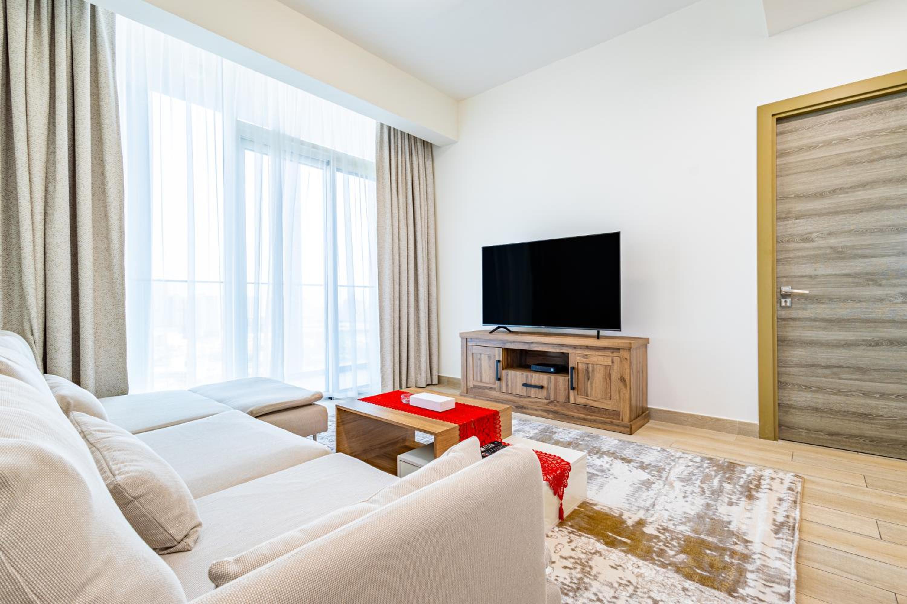 Superhost - Bright & Stylish 1-Bedroom in Bloom Tower, JVC