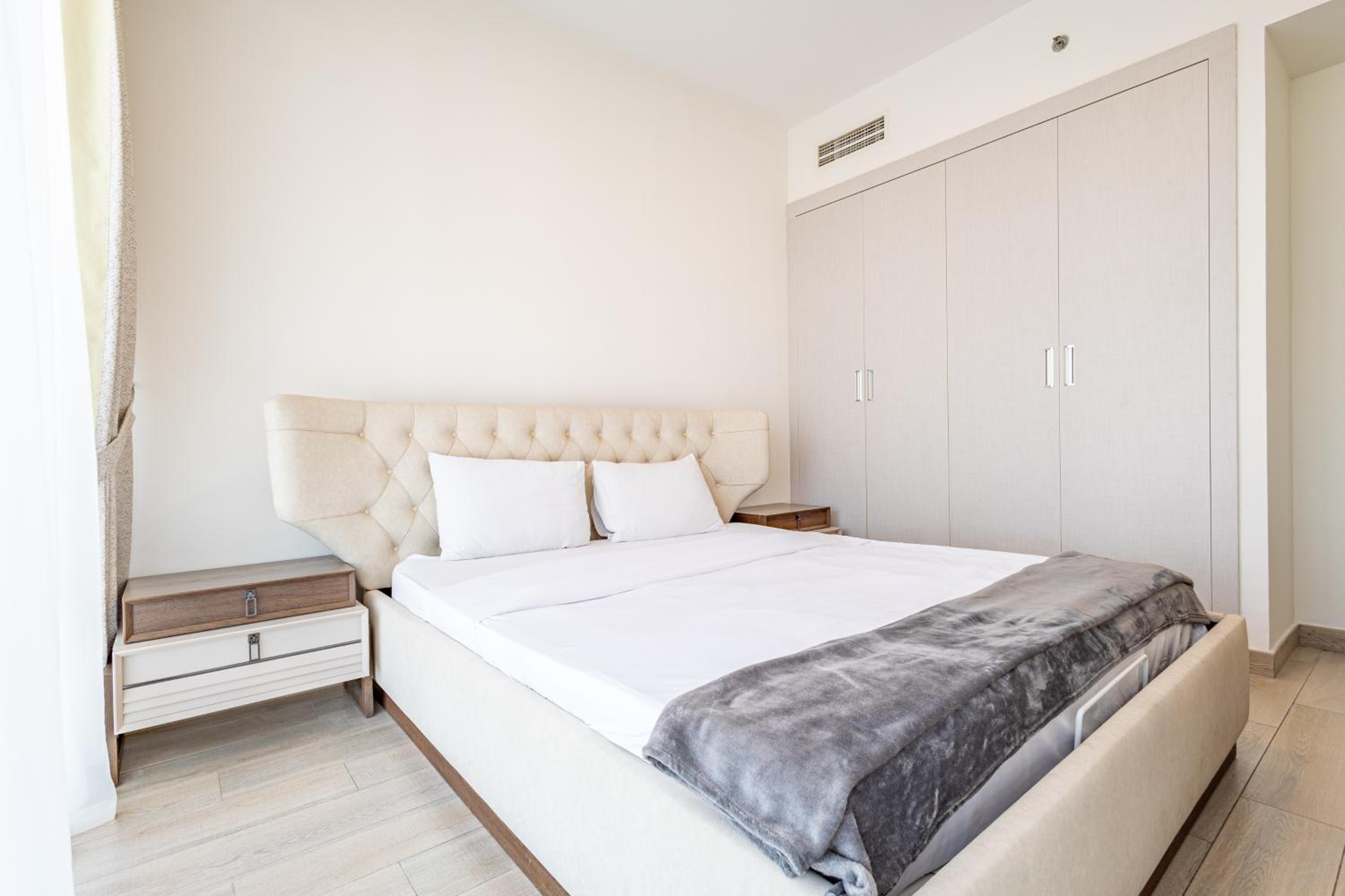Superhost - Bright & Stylish 1-Bedroom in Bloom Tower, JVC