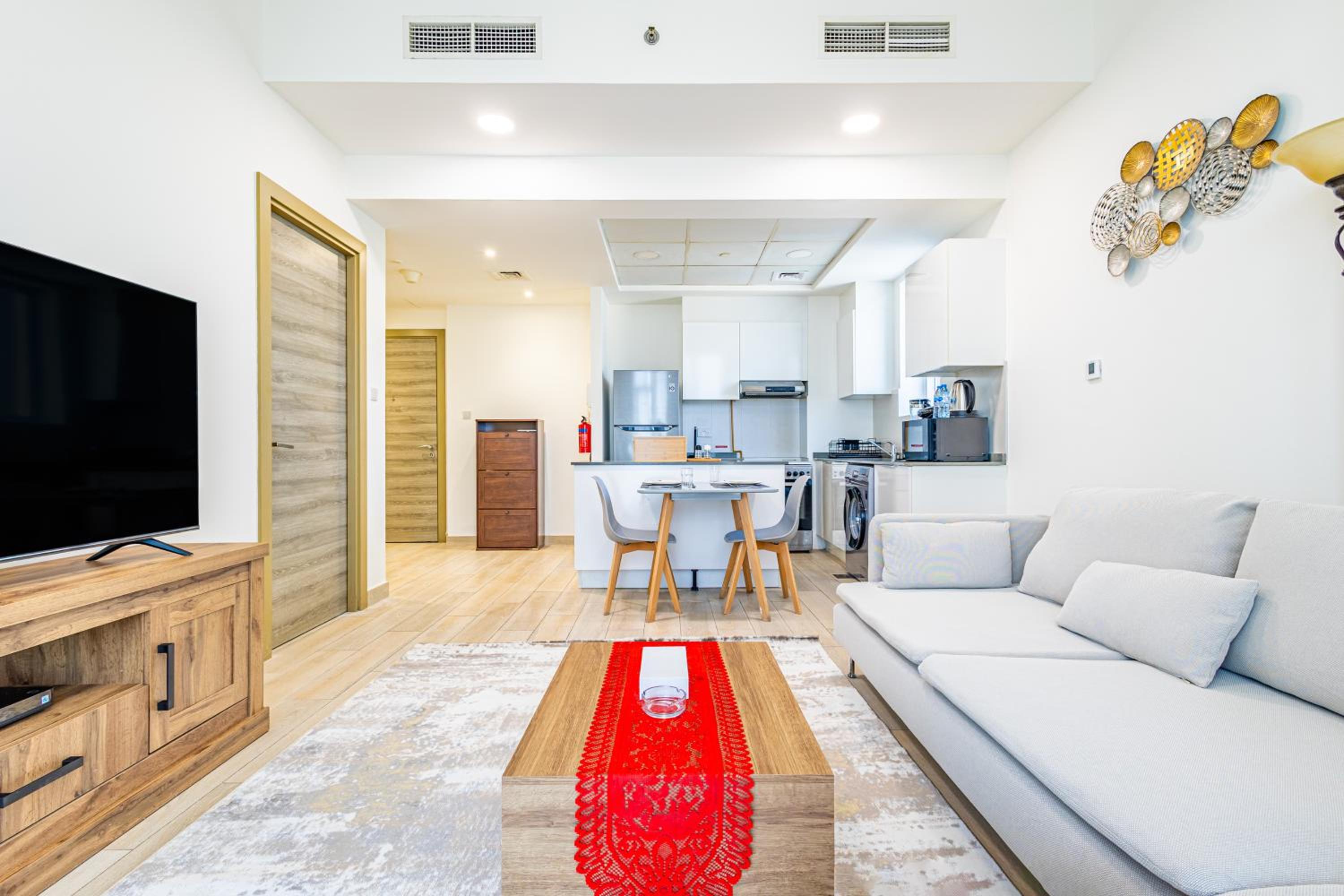 Superhost - Bright & Stylish 1-Bedroom in Bloom Tower, JVC