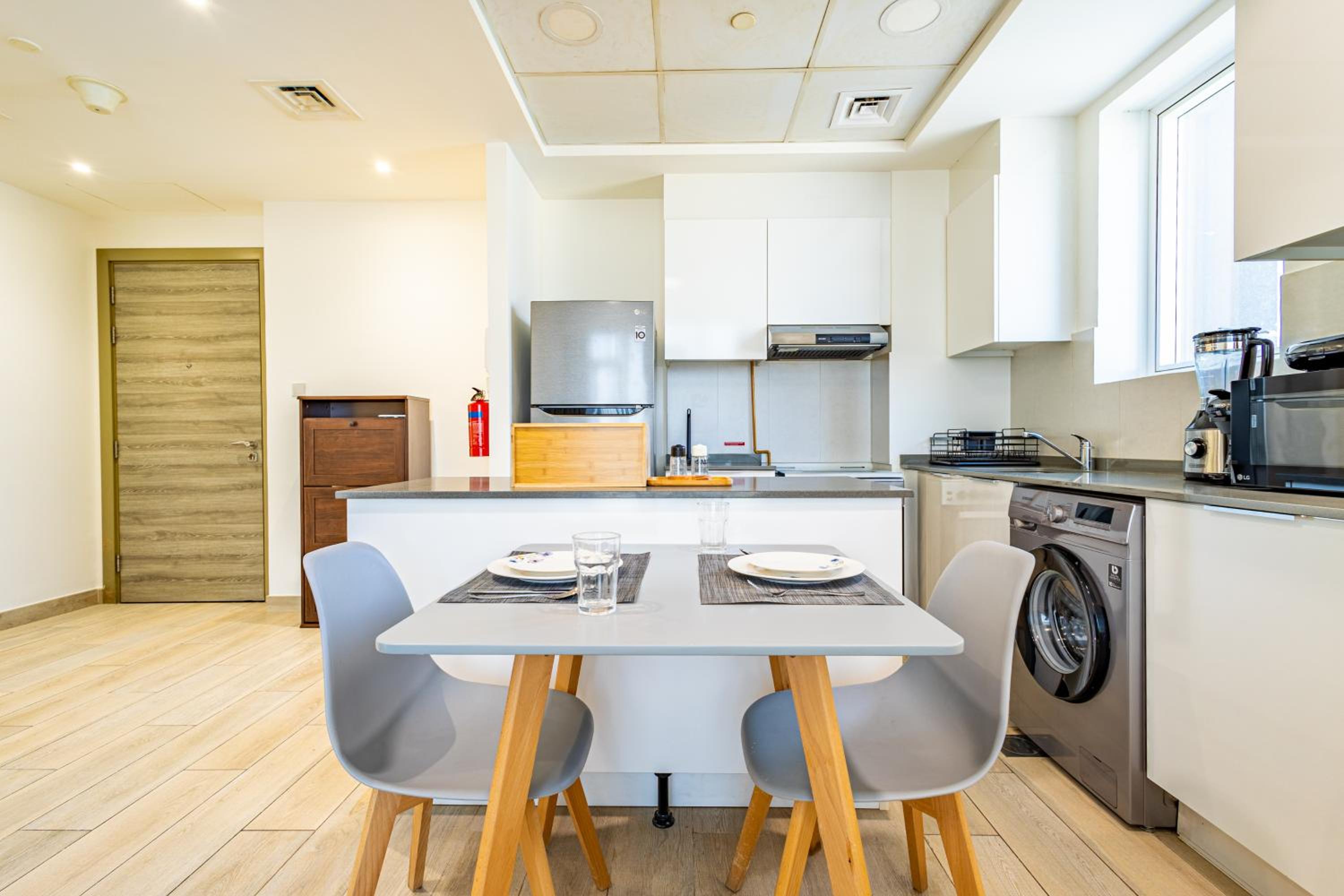 Superhost - Bright & Stylish 1-Bedroom in Bloom Tower, JVC