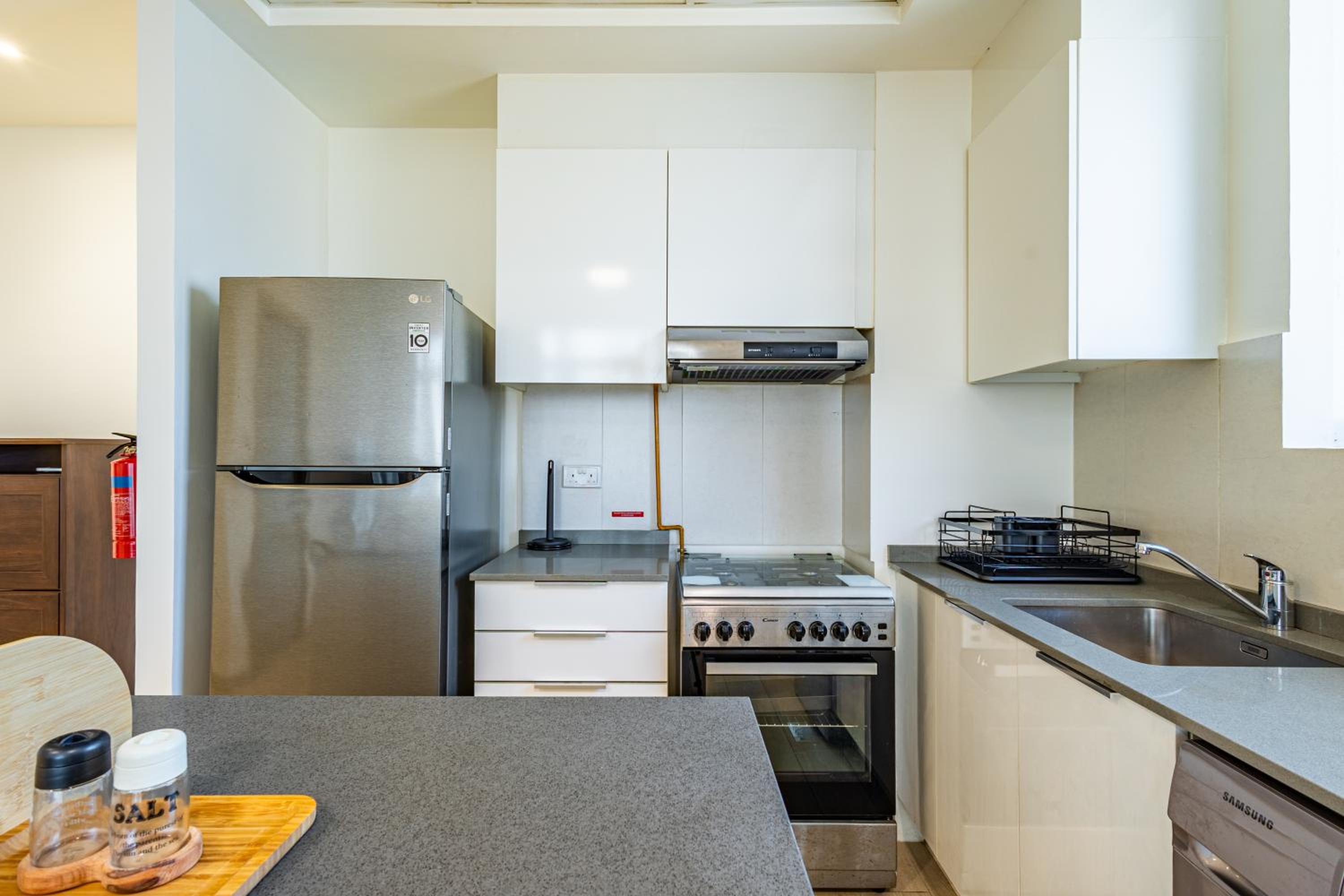 Superhost - Bright & Stylish 1-Bedroom in Bloom Tower, JVC