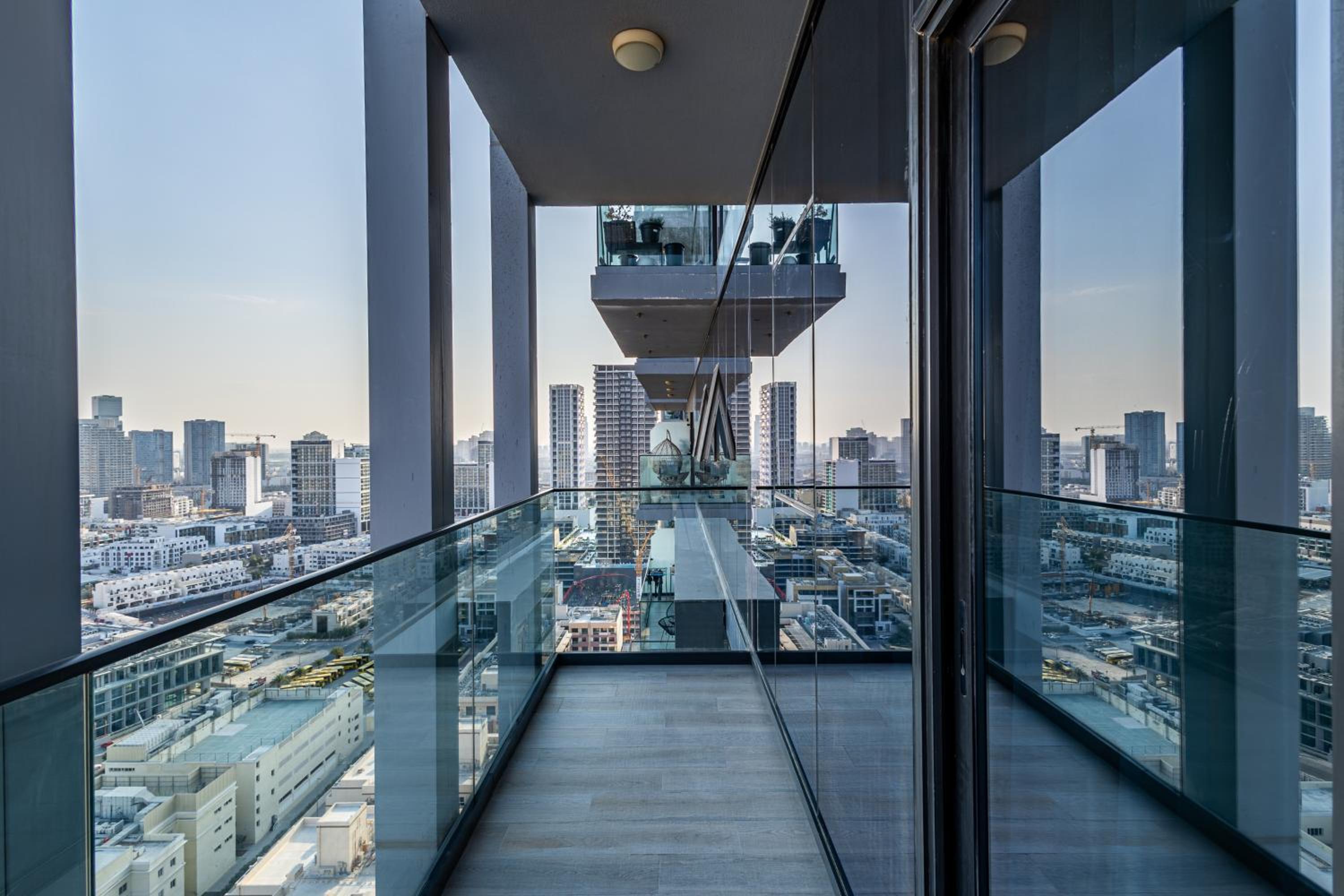 Superhost - Bright & Stylish 1-Bedroom in Bloom Tower, JVC