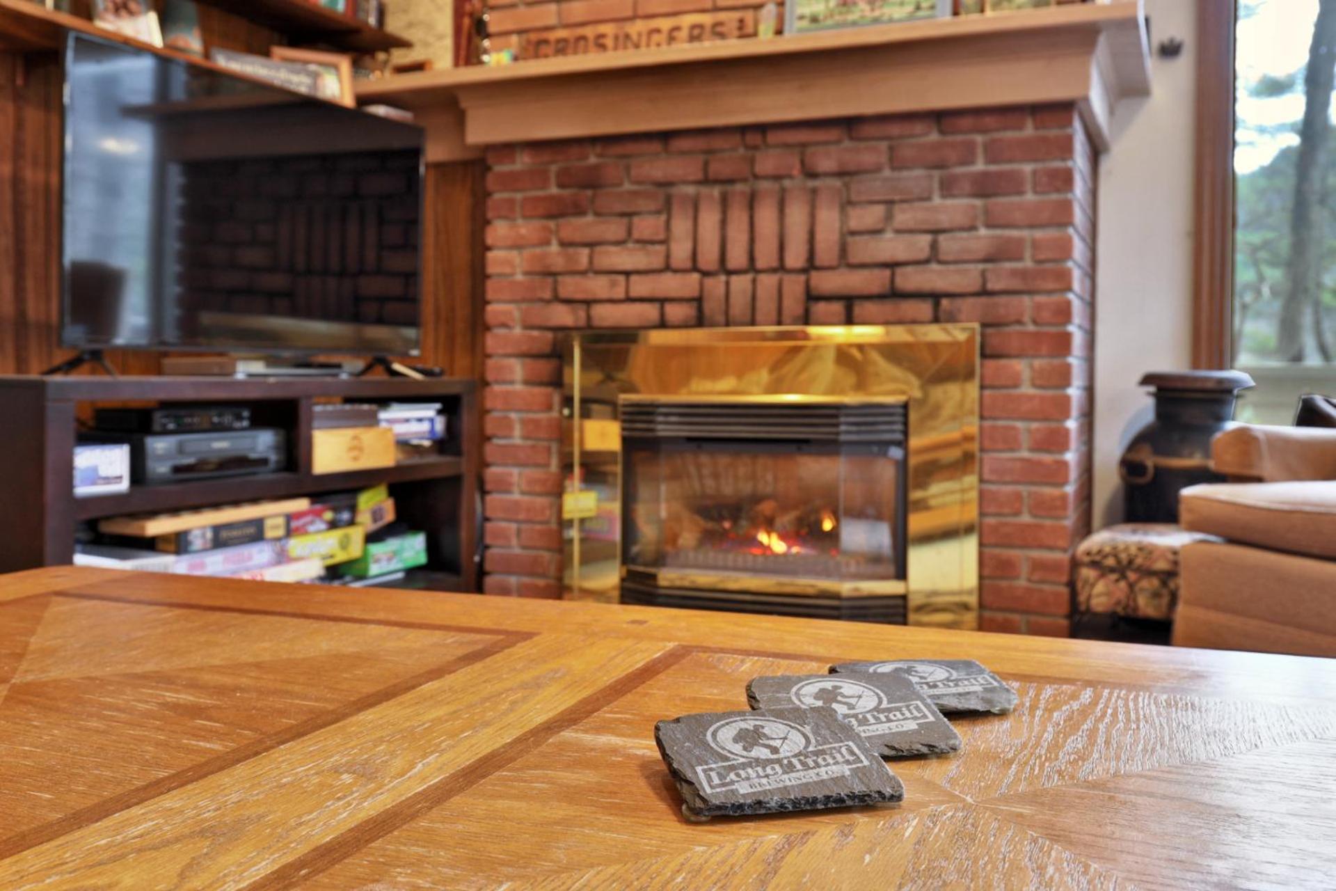Cozy Vermont House Near Ski Resort, Bridgewater and Woodstock, Private