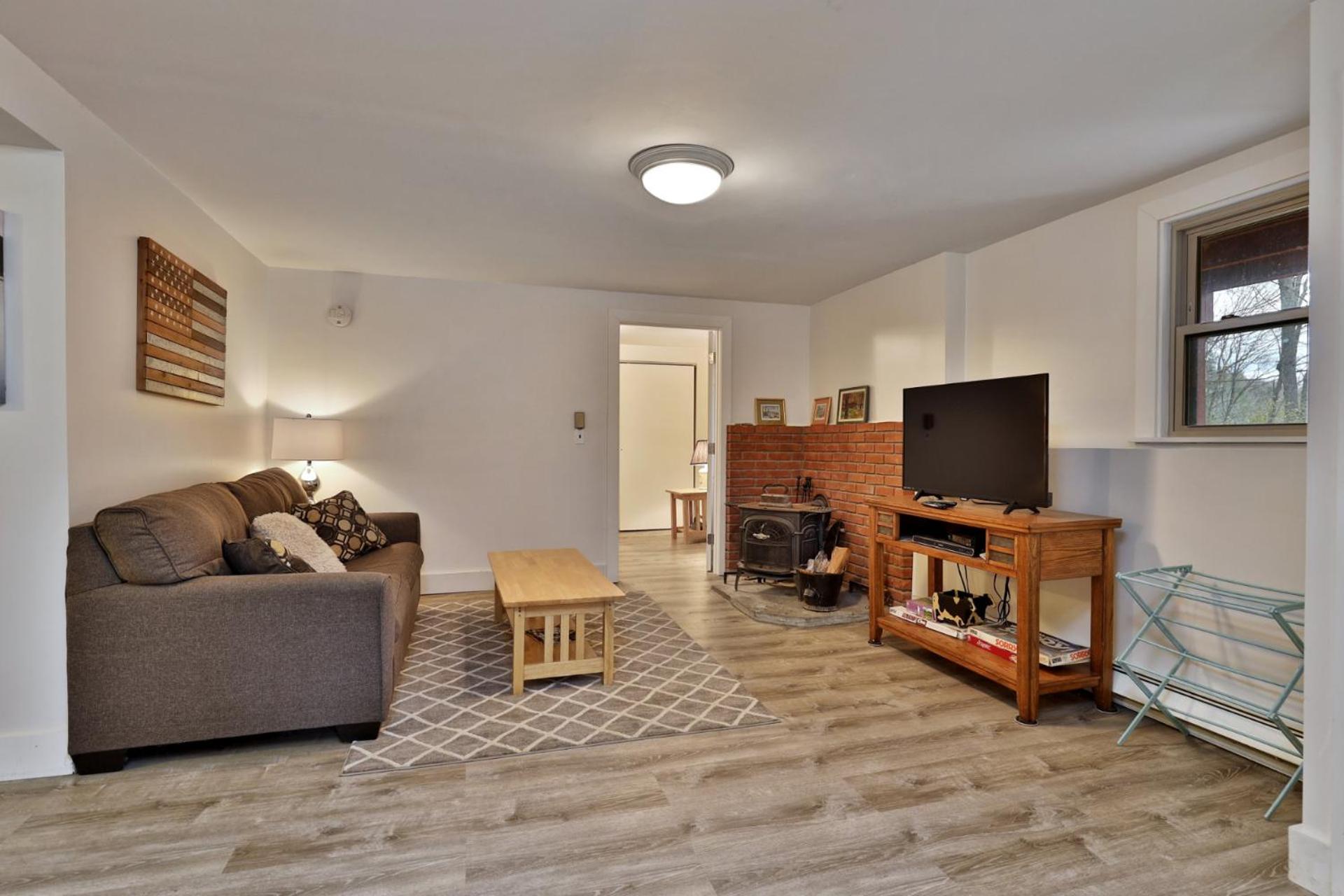 Cozy Vermont House Near Ski Resort, Bridgewater and Woodstock, Private