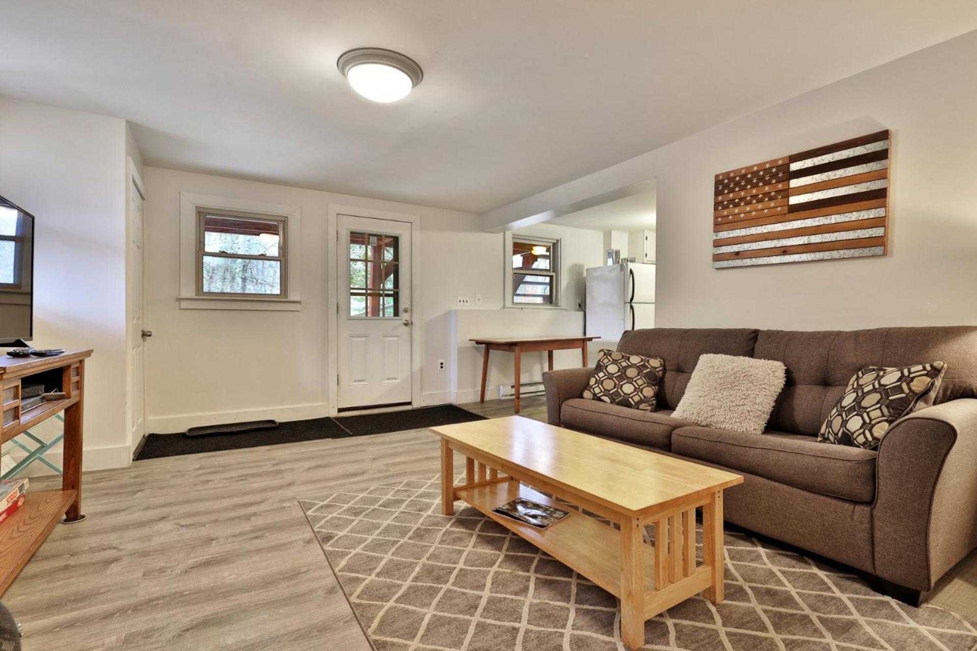 Cozy Vermont House Near Ski Resort, Bridgewater and Woodstock, Private