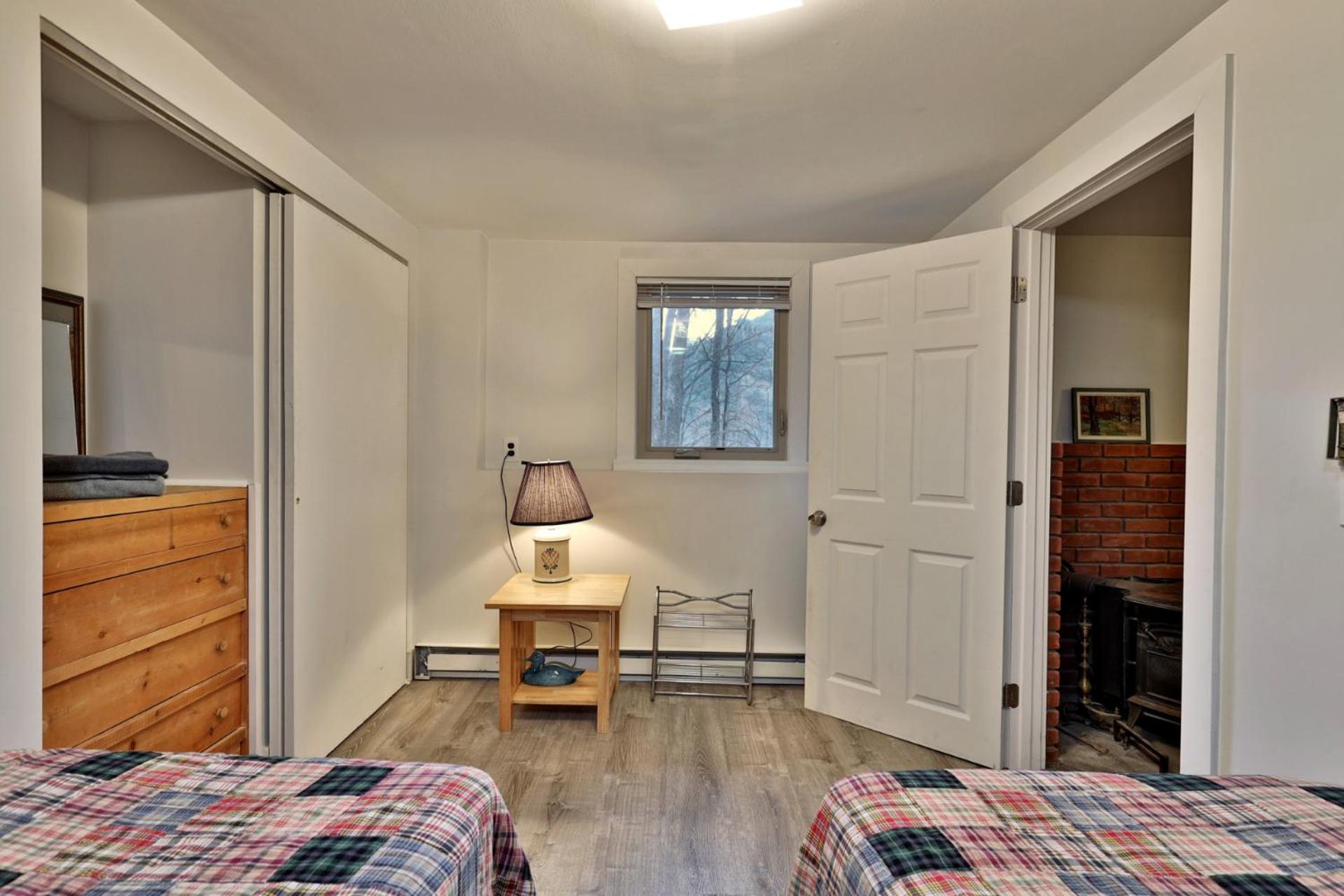 Cozy Vermont House Near Ski Resort, Bridgewater and Woodstock, Private