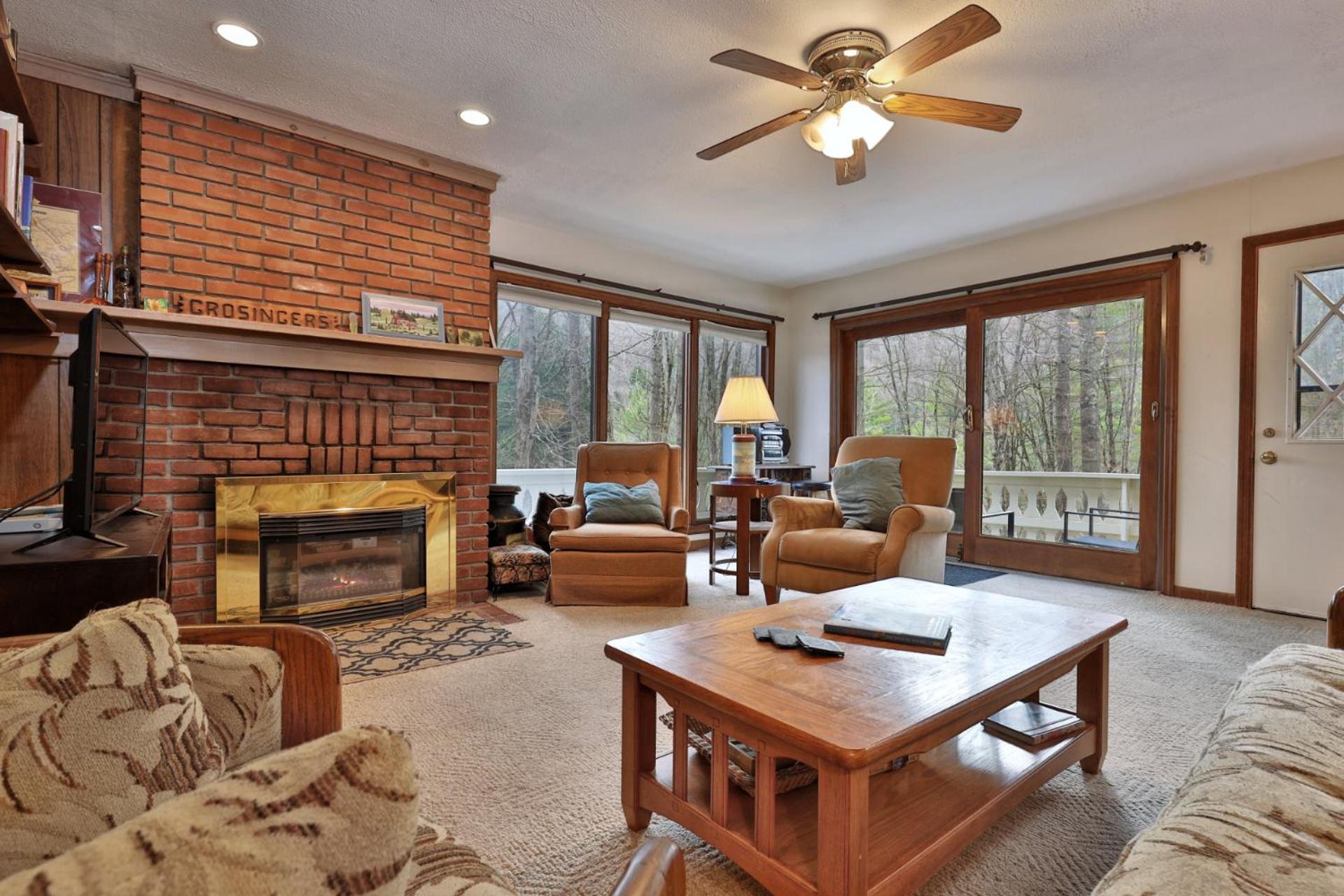 Cozy Vermont House Near Ski Resort, Bridgewater and Woodstock, Private