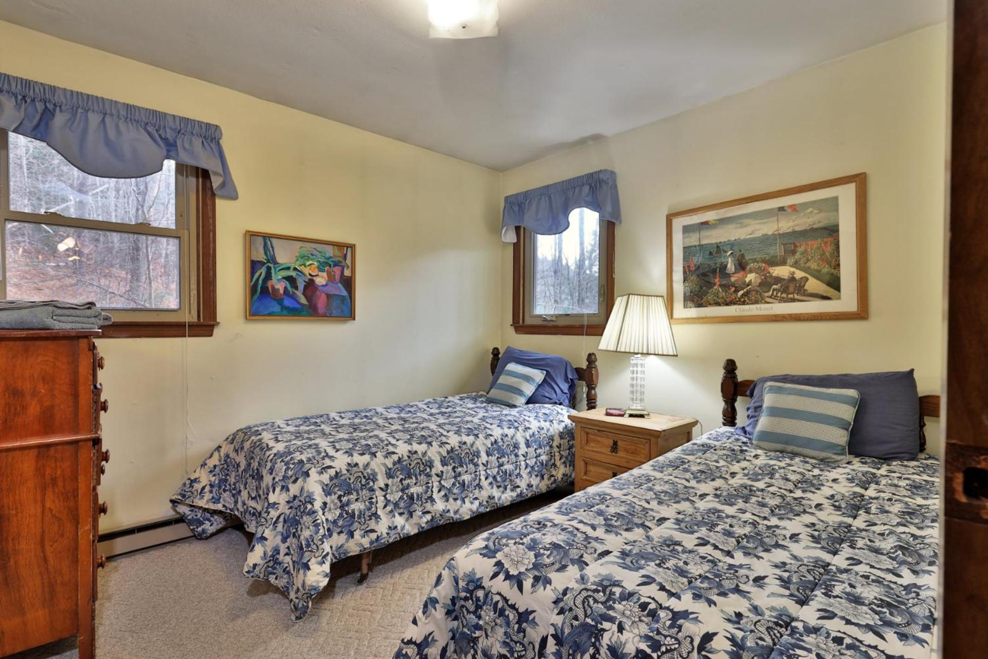 Cozy Vermont House Near Ski Resort, Bridgewater and Woodstock, Private