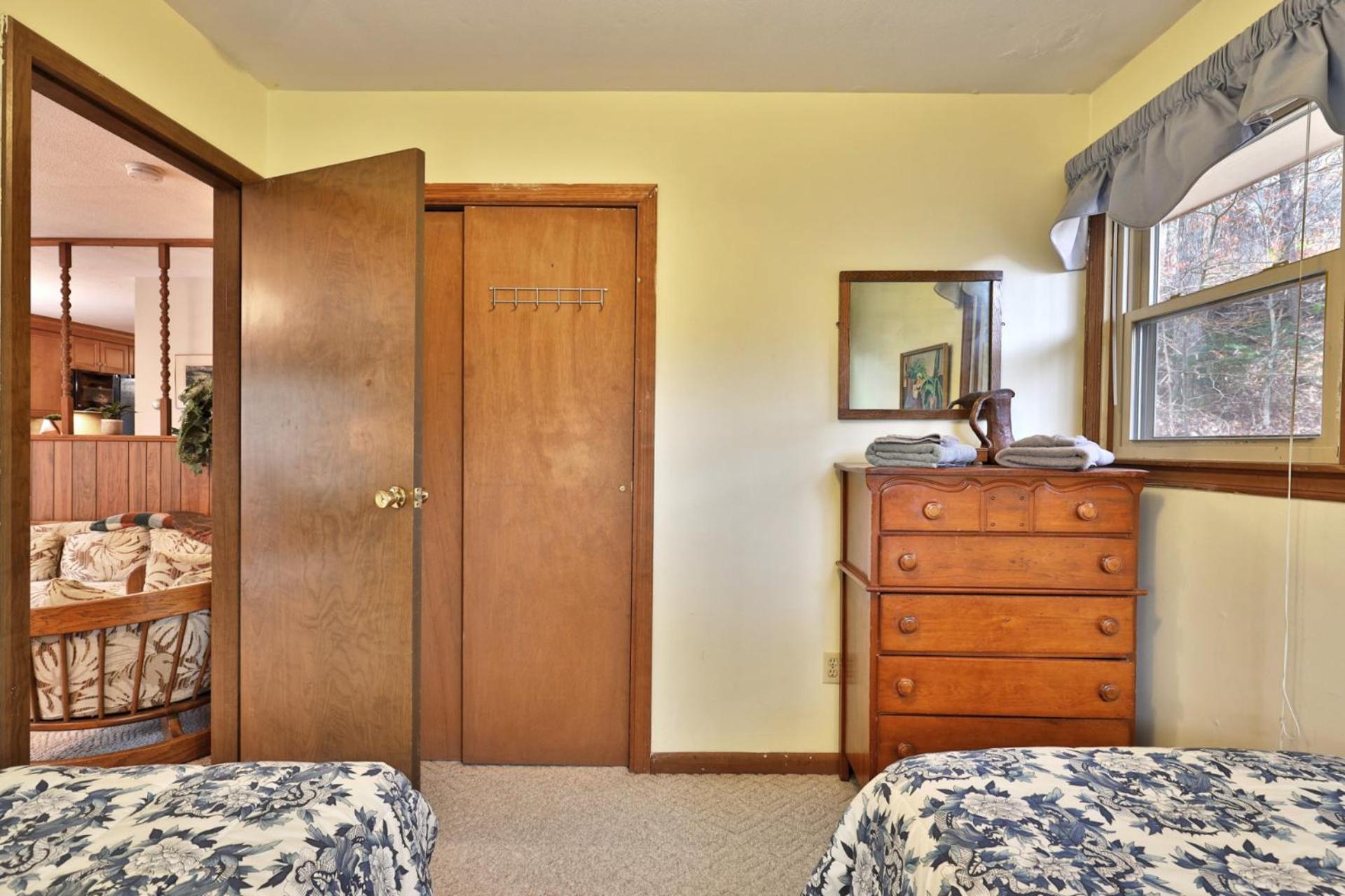 Cozy Vermont House Near Ski Resort, Bridgewater and Woodstock, Private