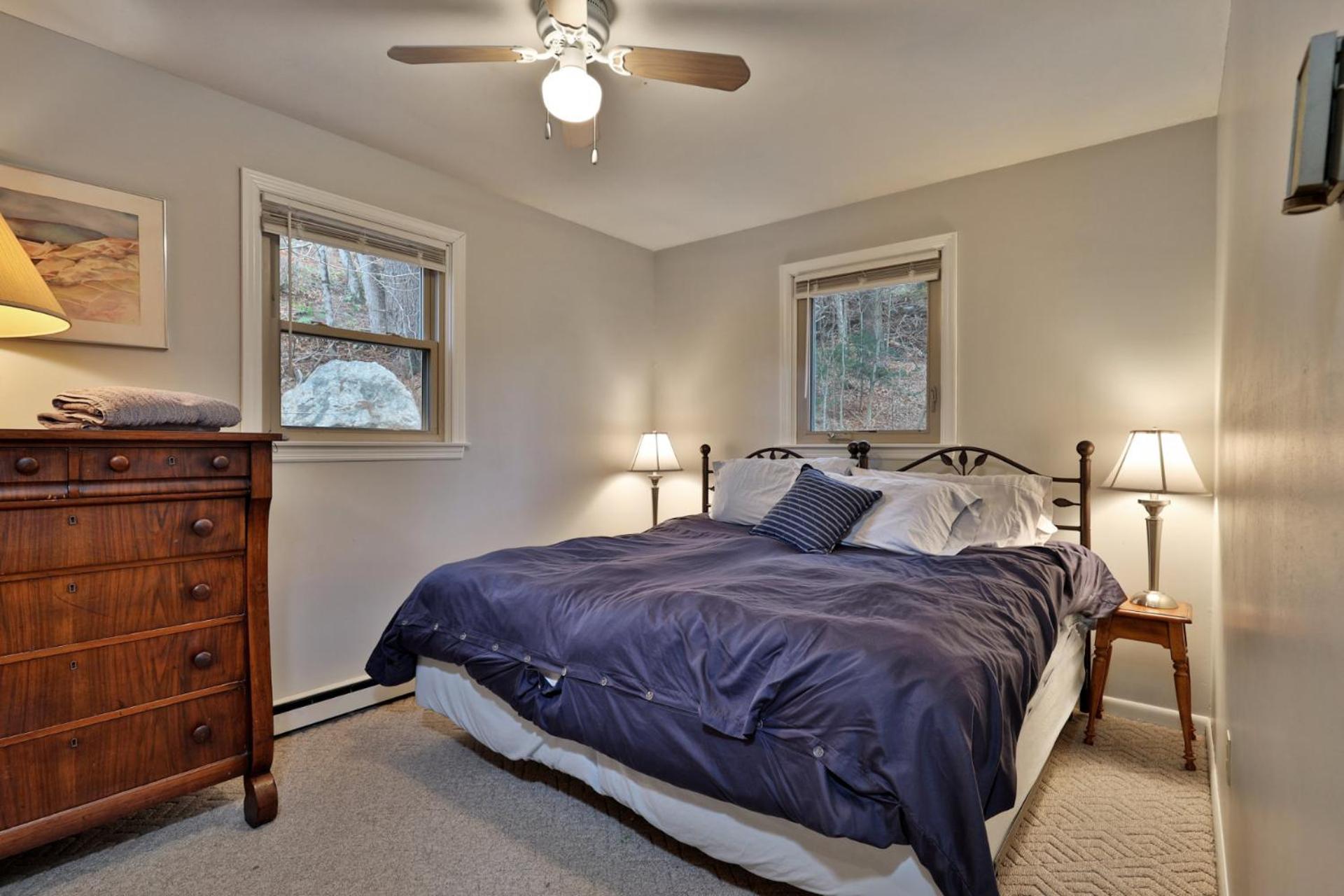 Cozy Vermont House Near Ski Resort, Bridgewater and Woodstock, Private
