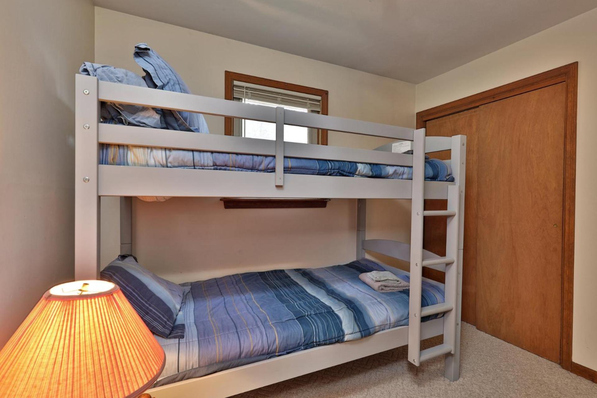 Cozy Vermont House Near Ski Resort, Bridgewater and Woodstock, Private