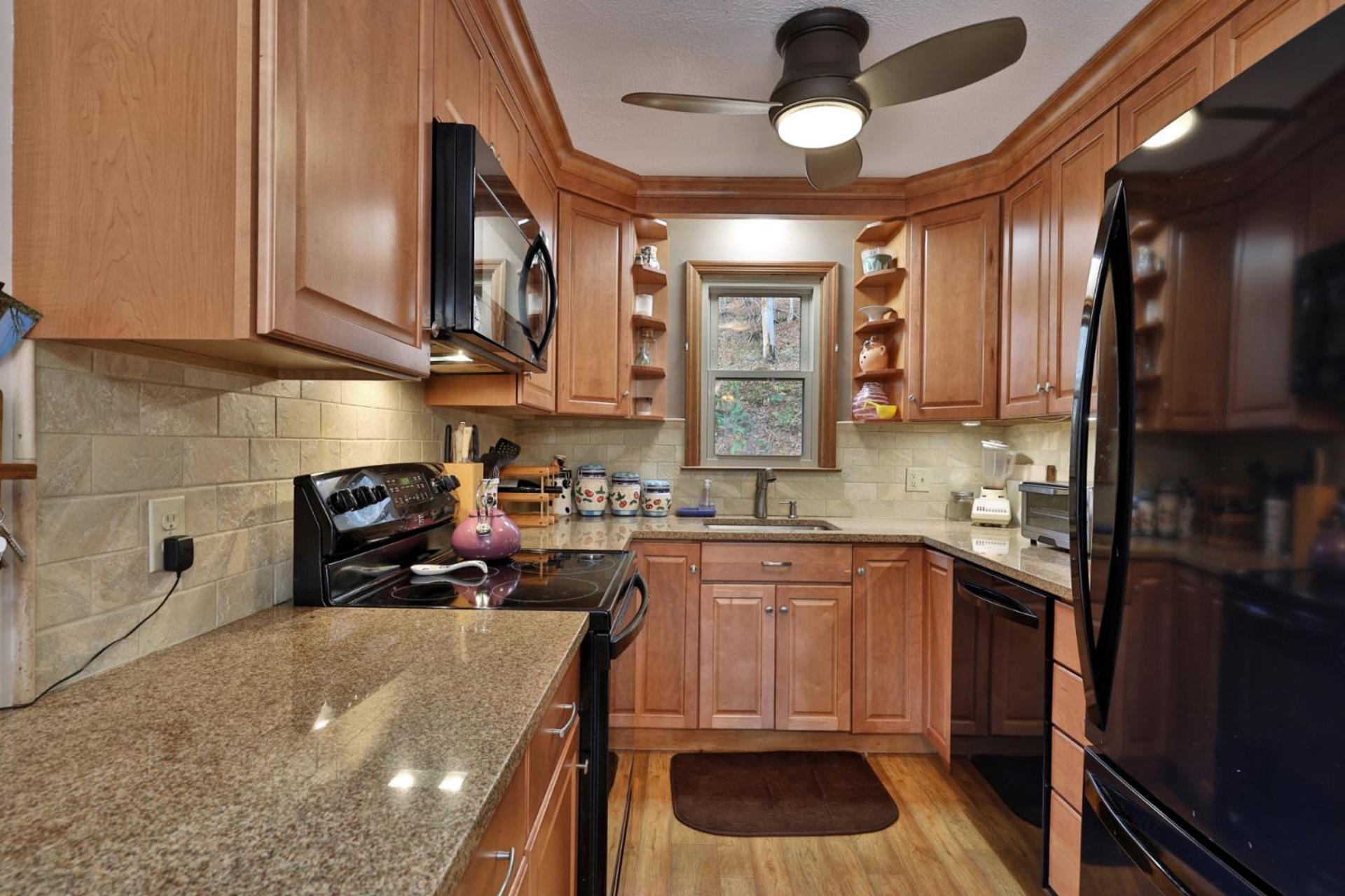 Cozy Vermont House Near Ski Resort, Bridgewater and Woodstock, Private