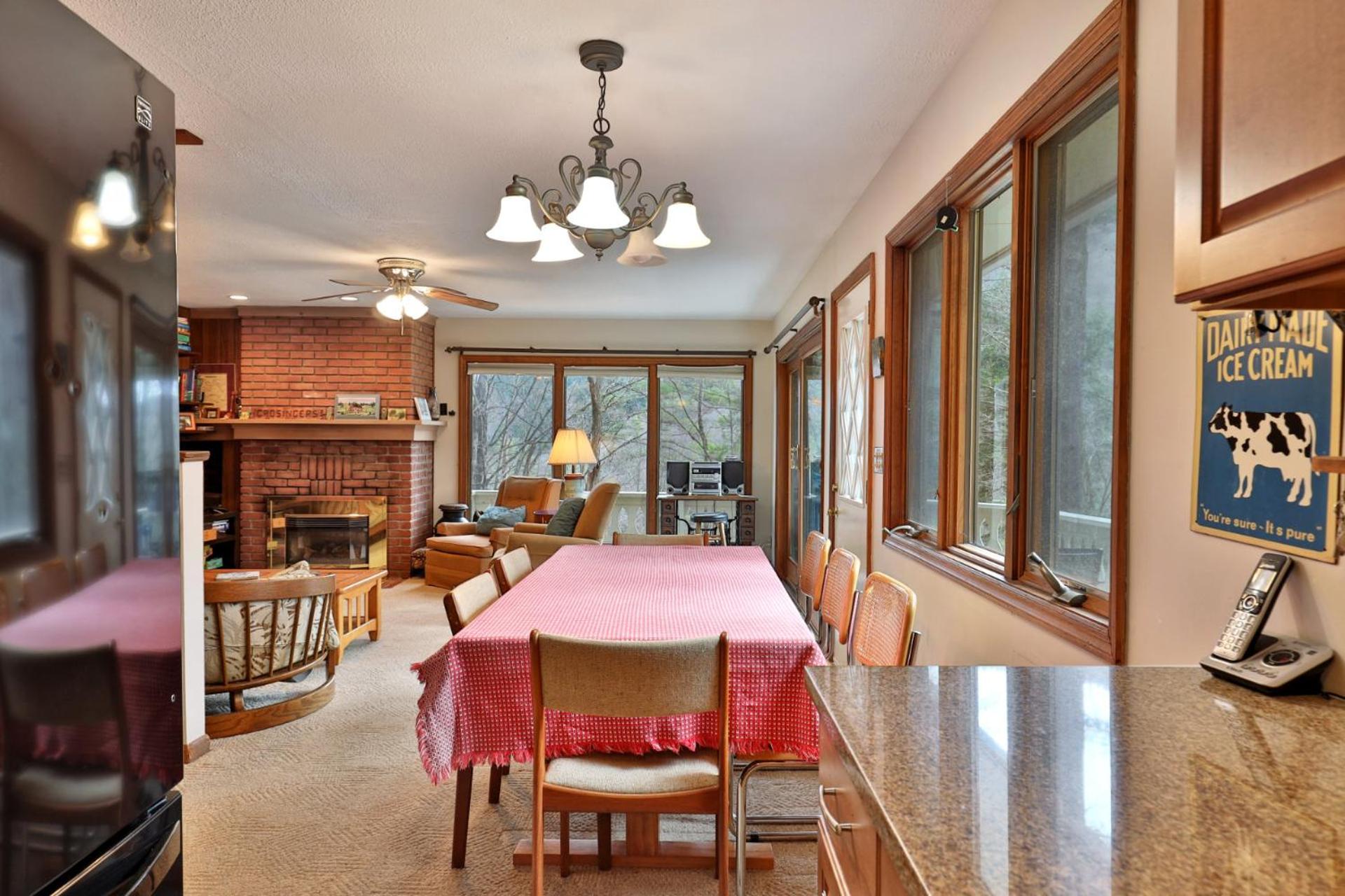 Cozy Vermont House Near Ski Resort, Bridgewater and Woodstock, Private