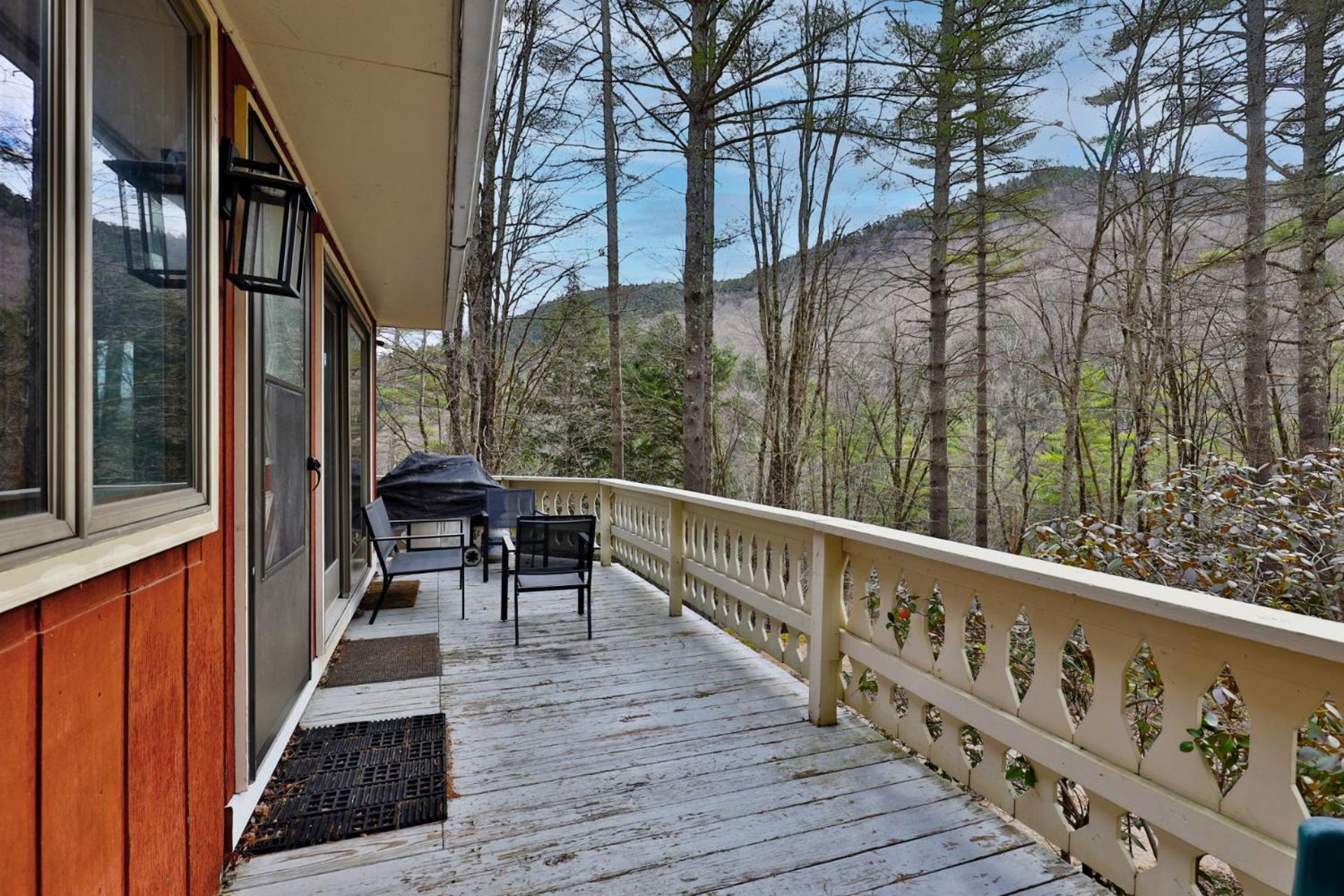 Cozy Vermont House Near Ski Resort, Bridgewater and Woodstock, Private