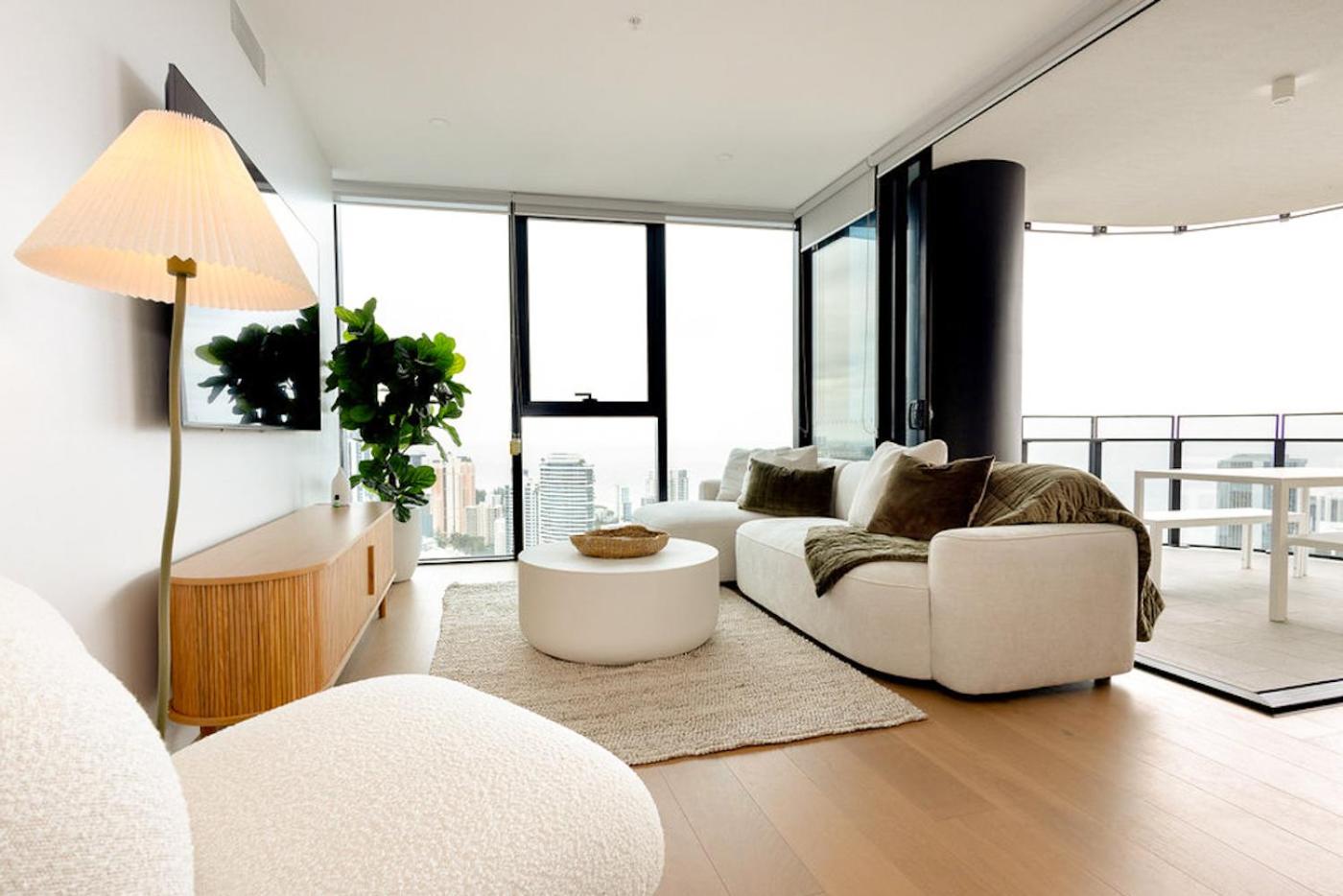 Luxury Modern Broadbeach Apartment