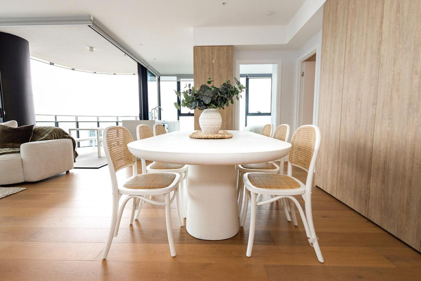 Luxury Modern Broadbeach Apartment
